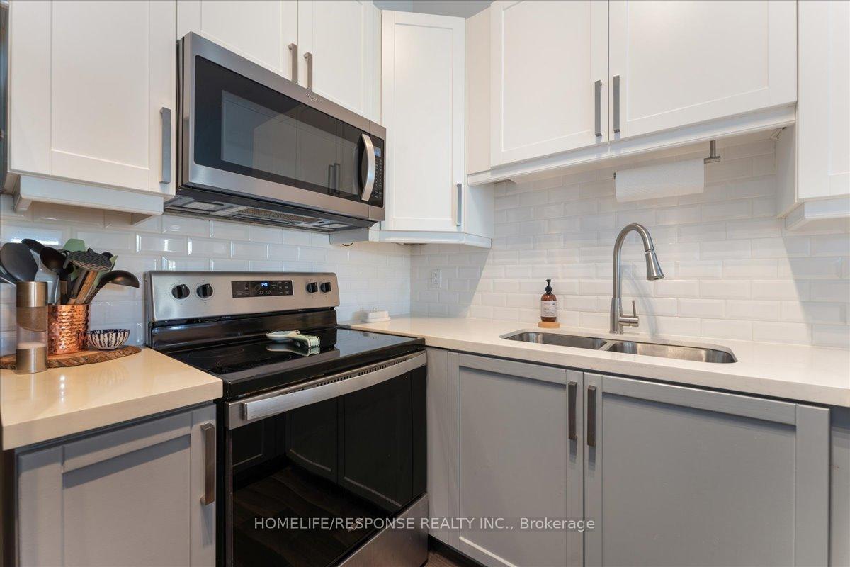 2 Bedrooms Condo at 1820 Walker’s, Burlington For sale