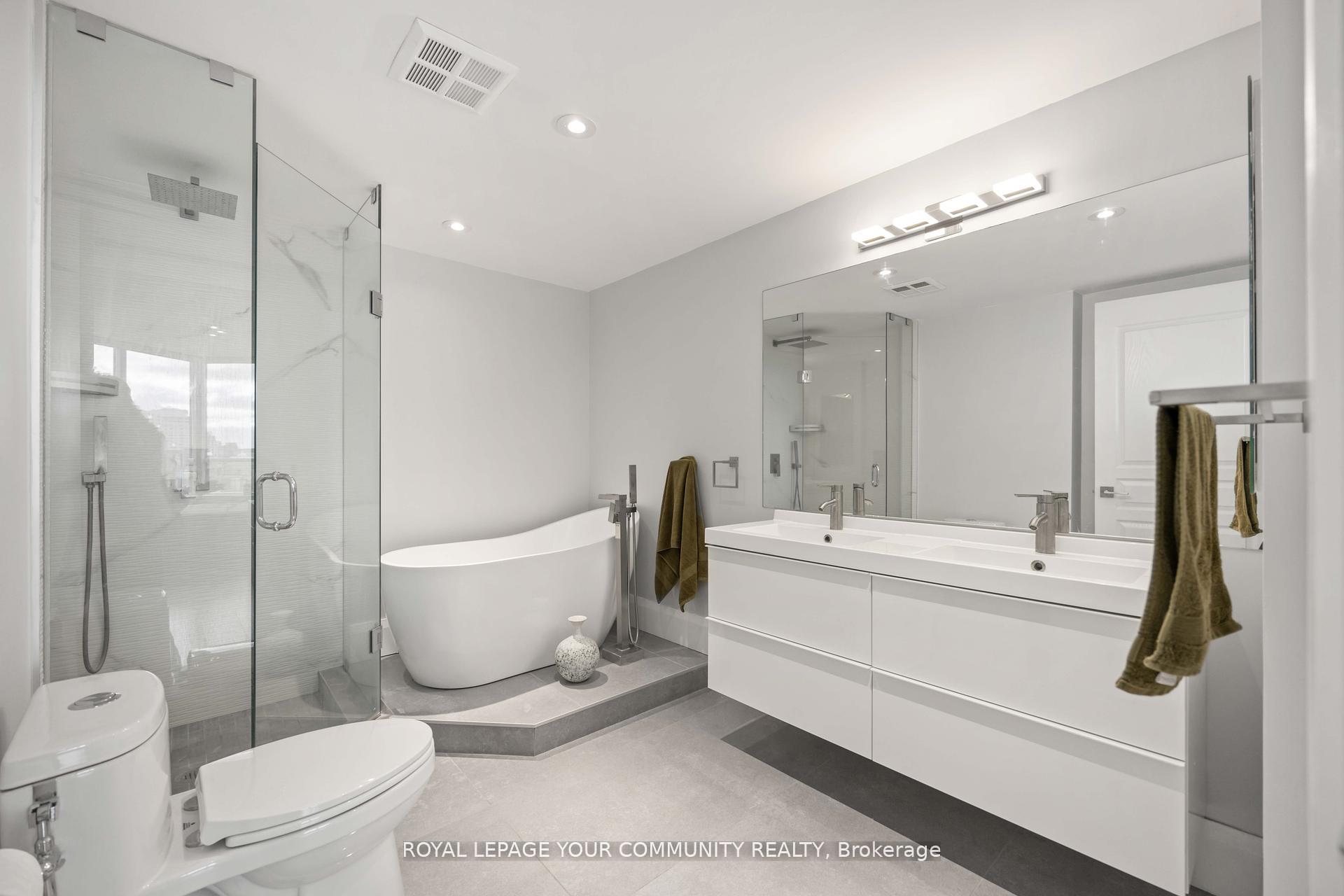 2 Bedrooms Condo at 5 Northtown, Toronto For sale