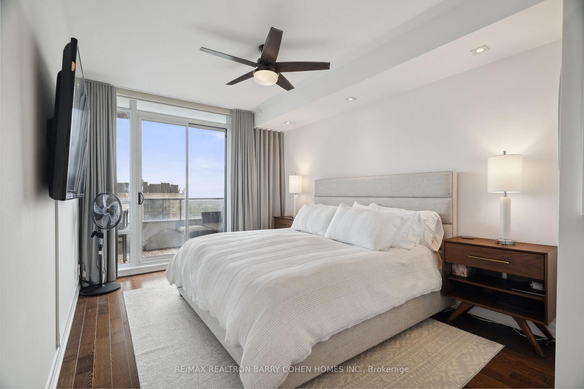 2 Bedrooms Condo at 500 St Clair, Toronto For sale