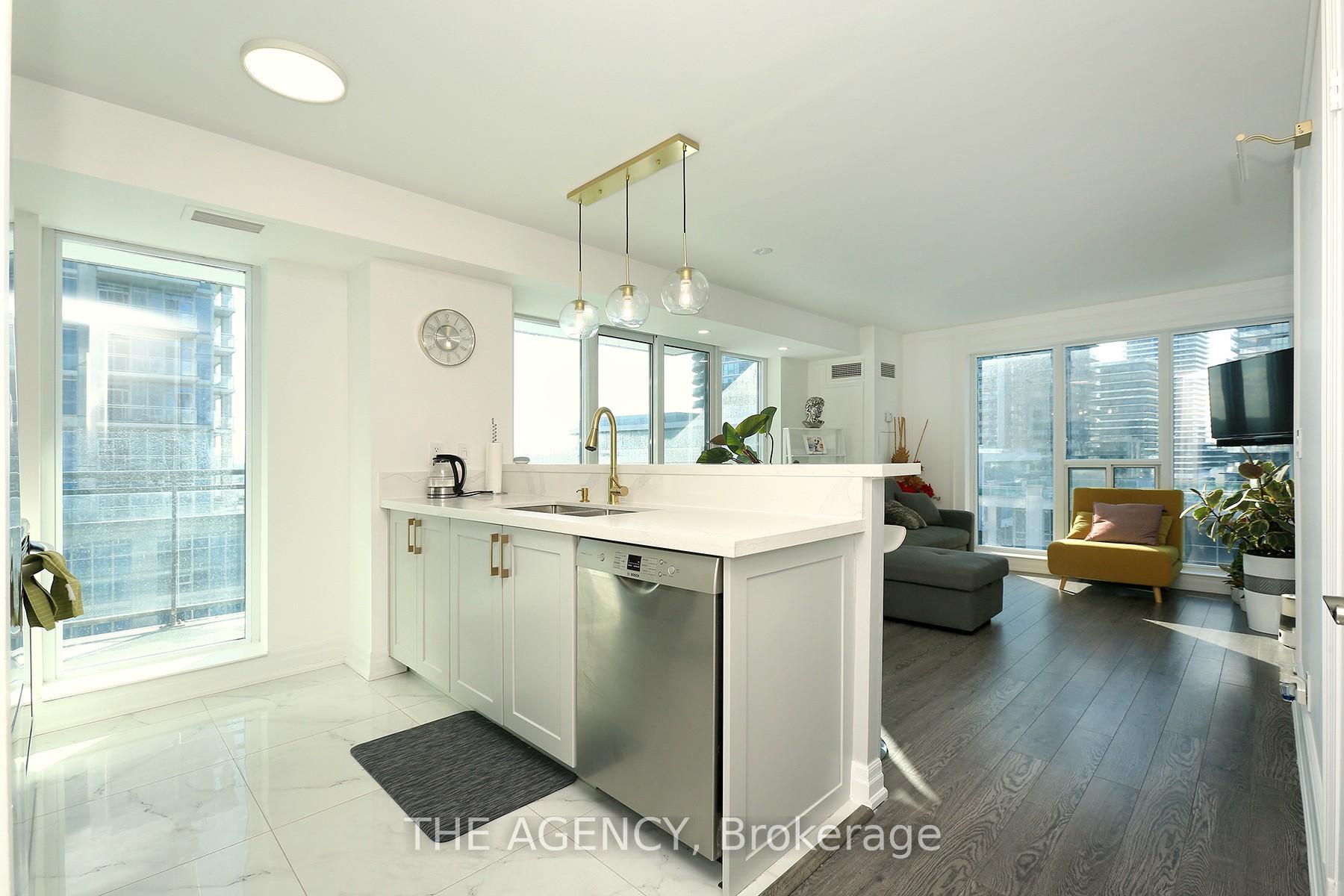 2 Bedrooms Condo at 2121 Lake Shore, Toronto For sale