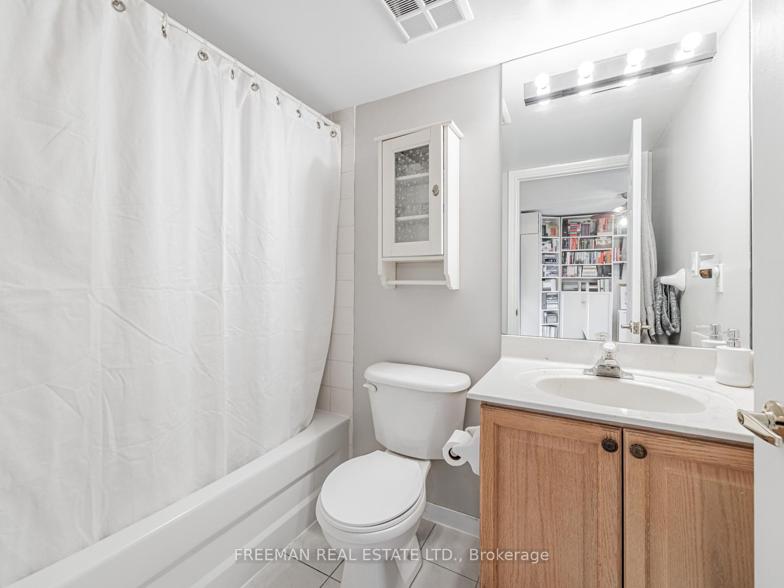 2 Bedrooms Condo at 260 Merton, Toronto For sale