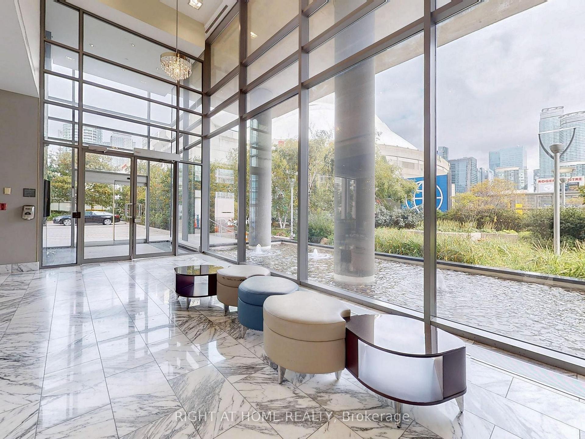 2 Bedrooms Condo at 5 Mariner, Toronto For sale