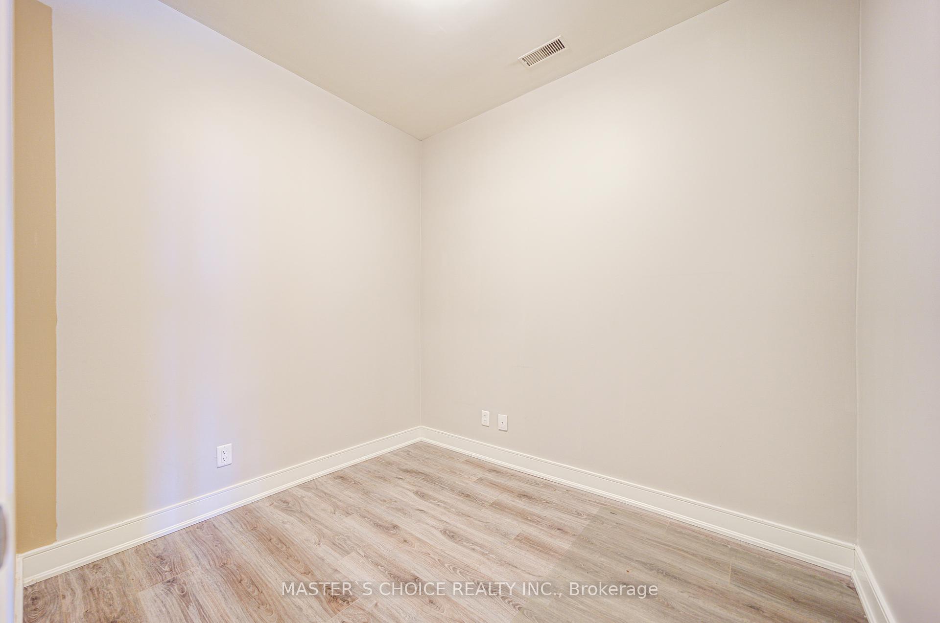 2 Bedrooms Condo at 150 Main, Hamilton For sale