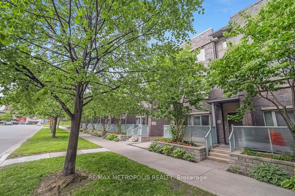 295 Village Green