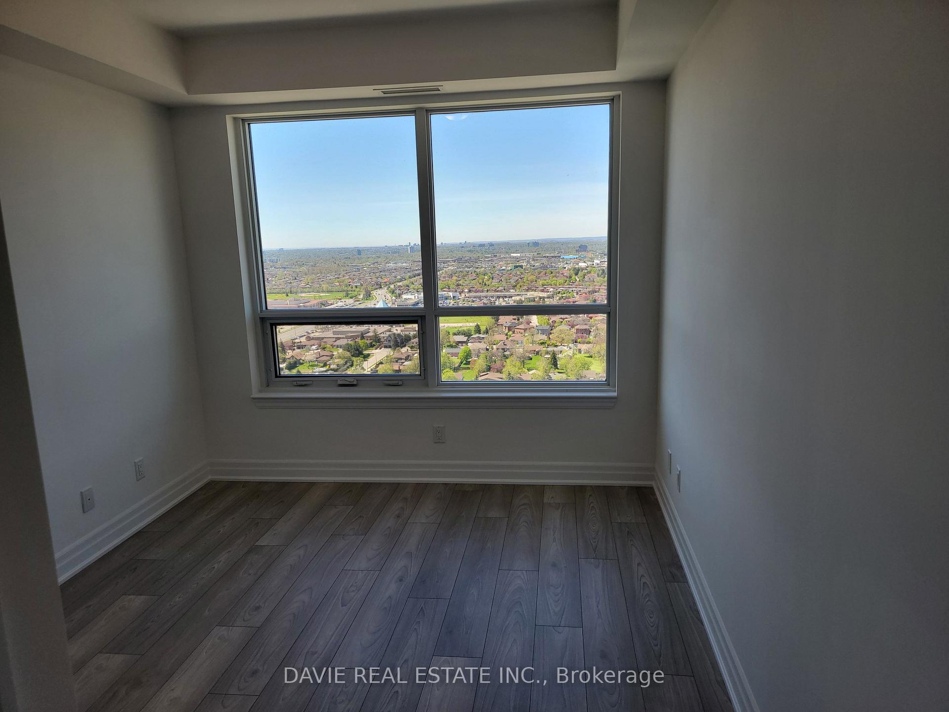 2 Bedrooms Condo at 36 Elm,  Mississauga For sale