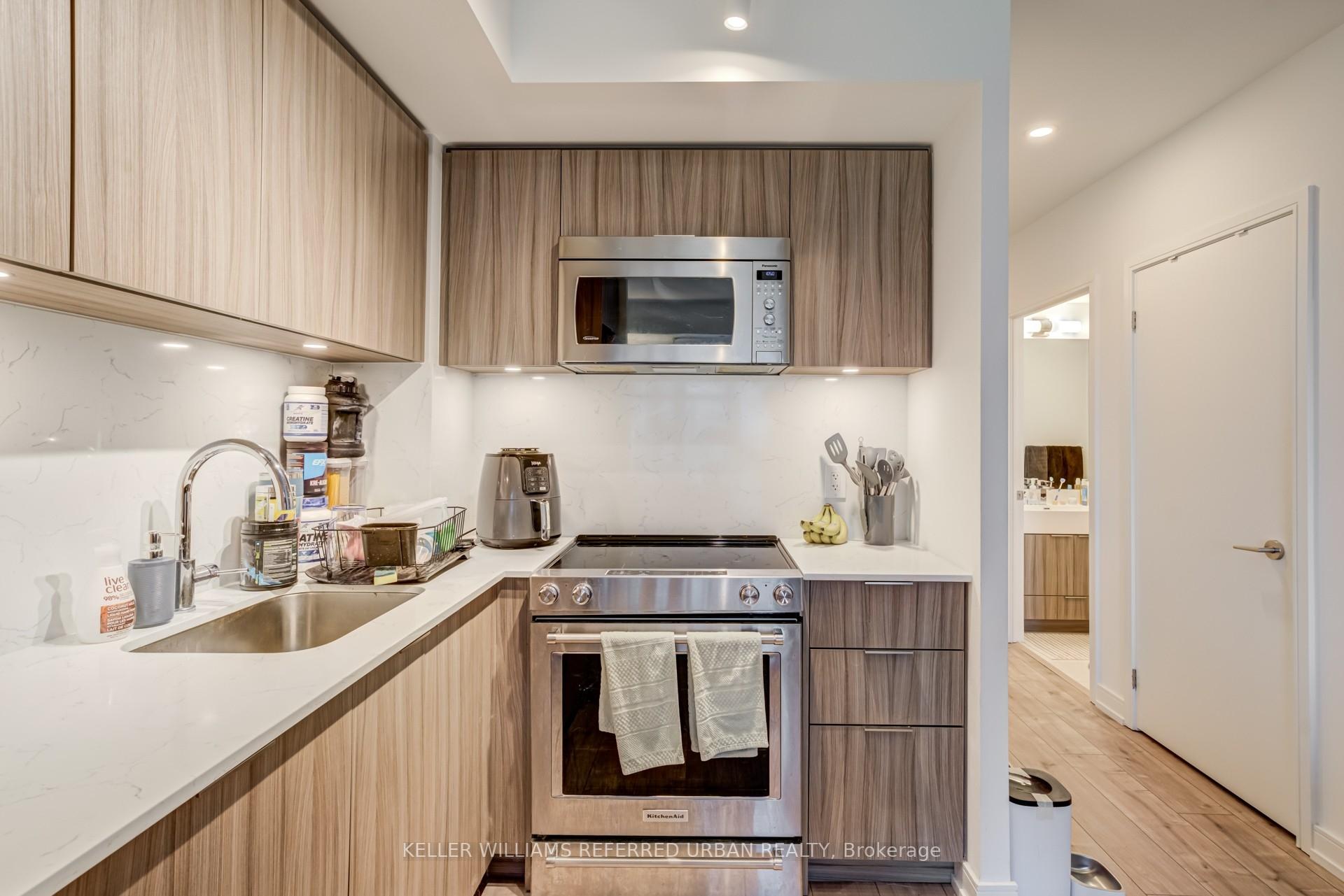 2 Bedrooms Condo at 30 Samuel Wood, Toronto For sale