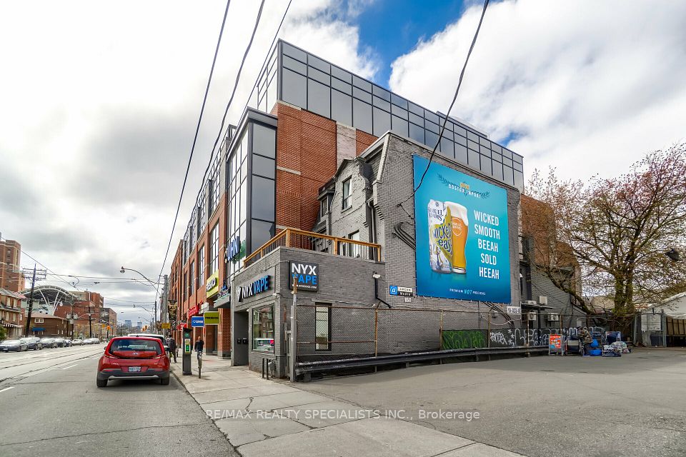 450 BATHURST Street
