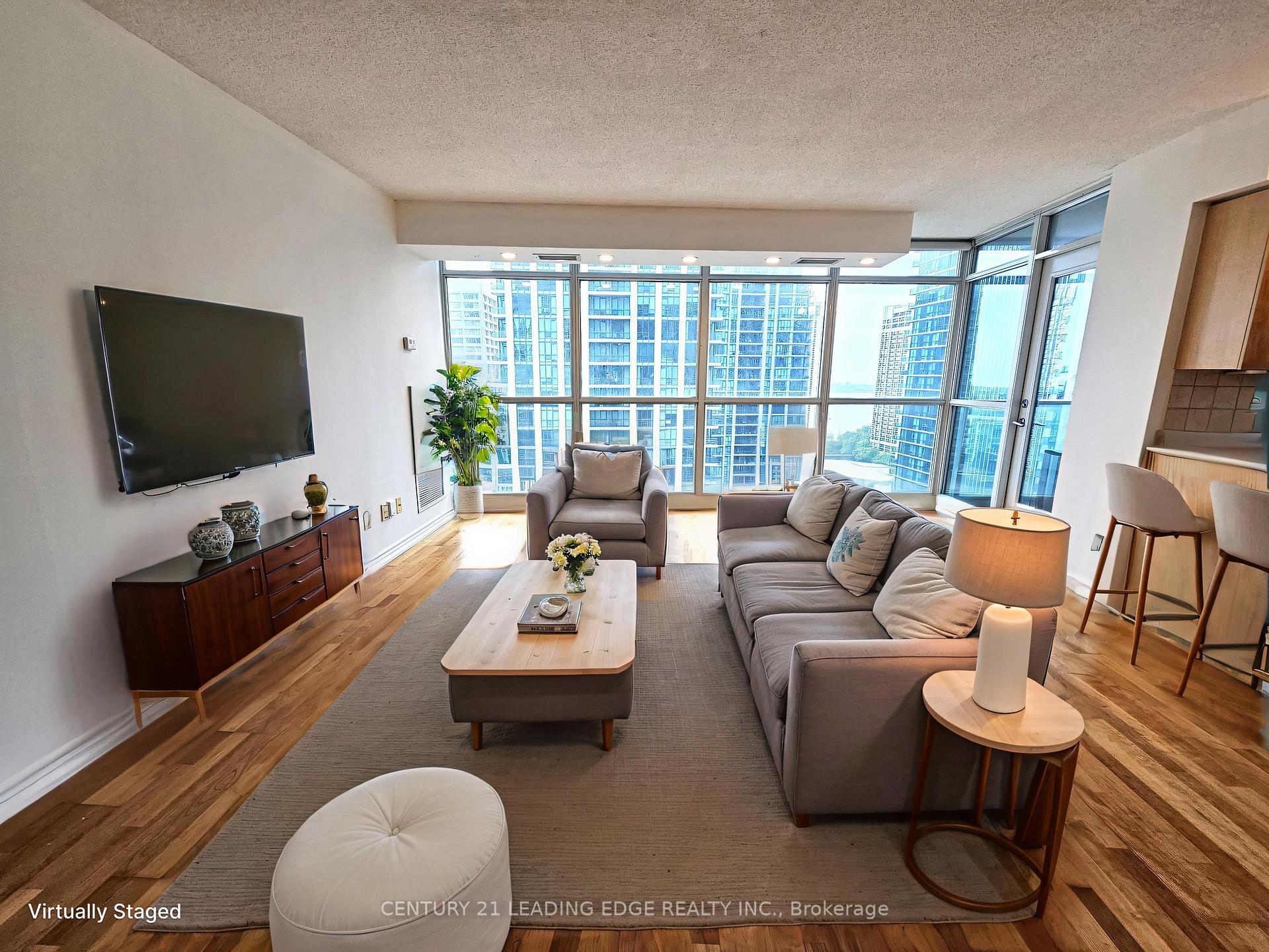 2 Bedrooms Condo at 18 Yonge, Toronto For sale