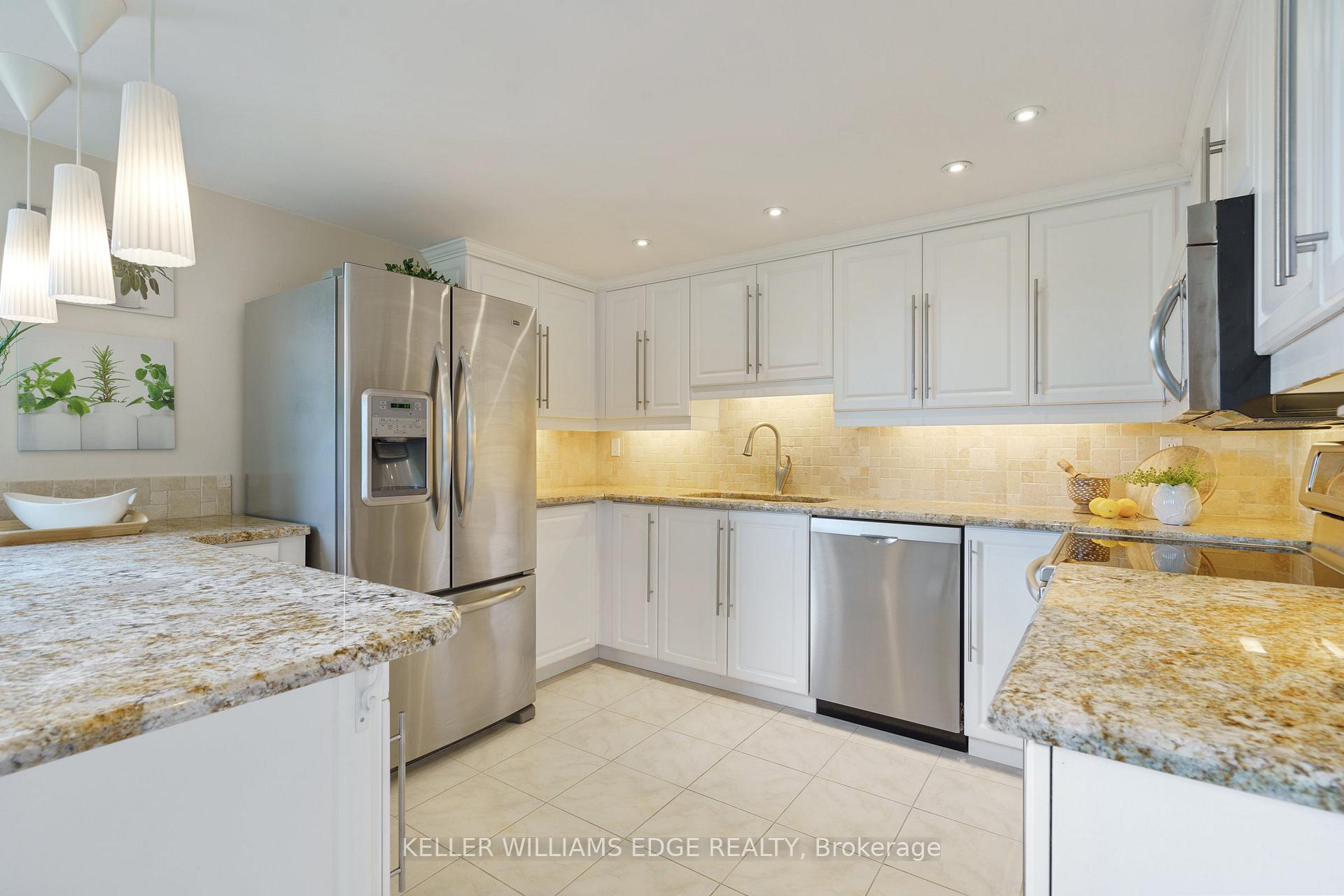 2 Bedrooms Condo at 5090 Pinedale, Burlington For sale