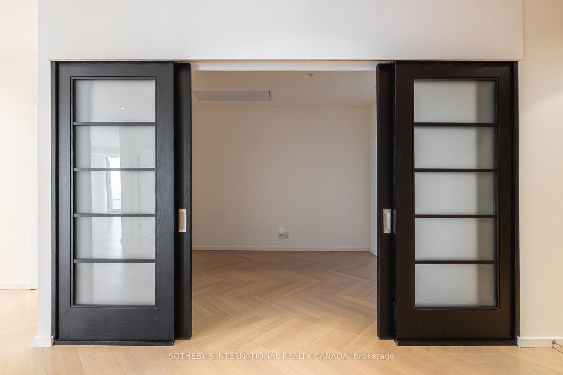 3 Bedrooms Condo at 180 University, Toronto For sale