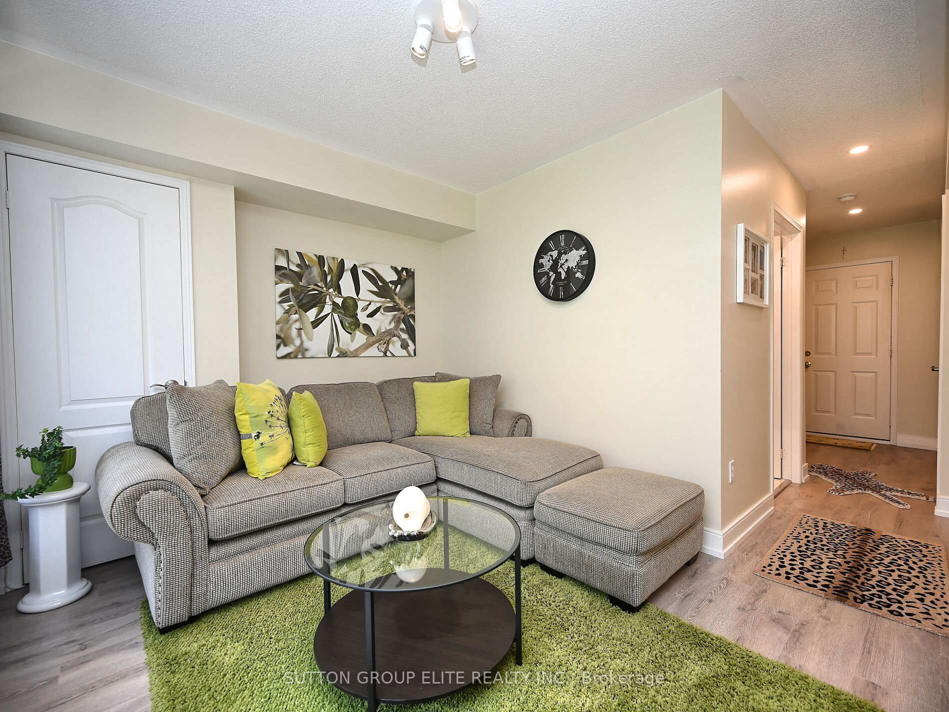 3 Bedrooms Condo at 601 Shoreline, Mississauga For sale