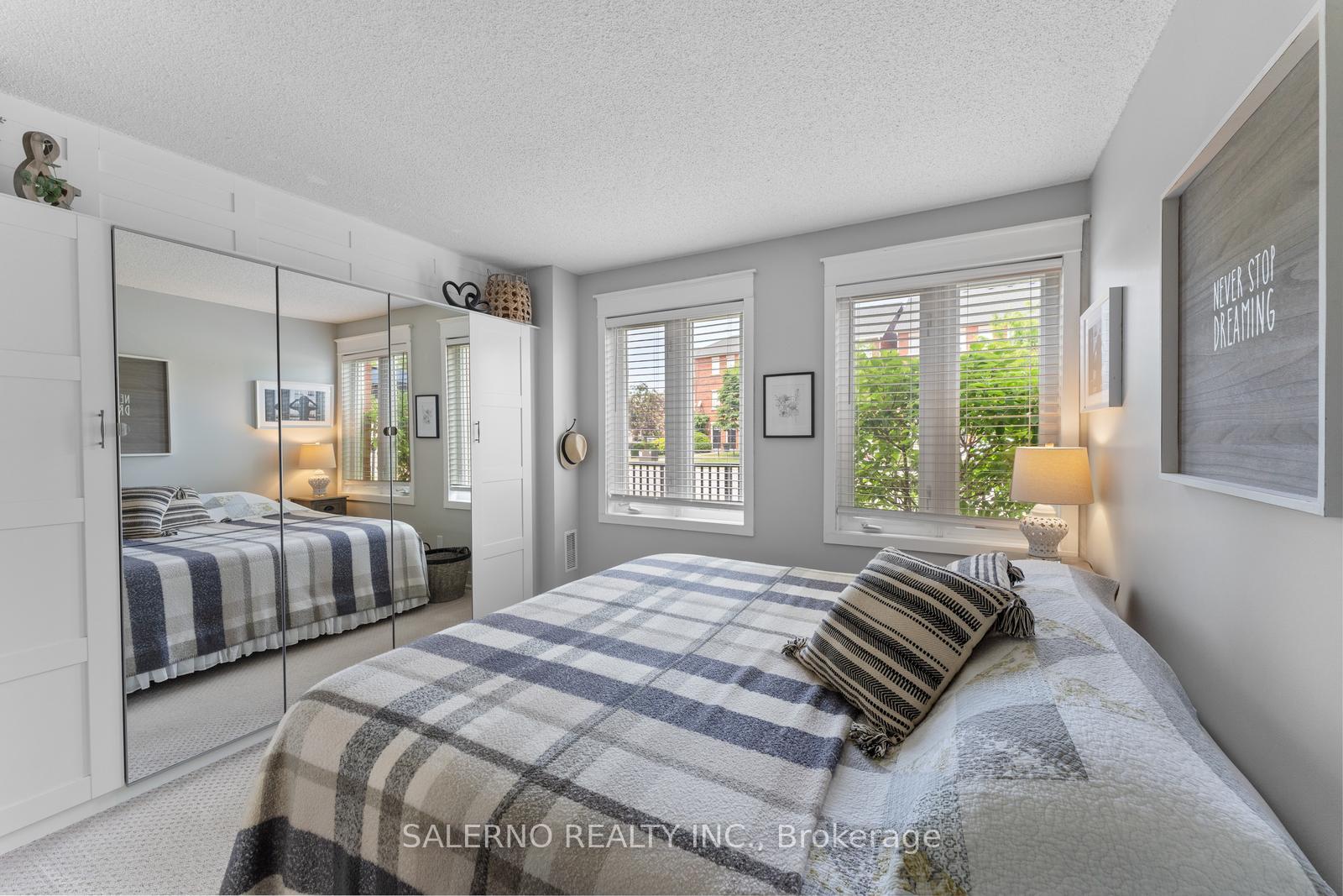 3 Bedrooms Condo at 1701 Lampman, Burlington For sale
