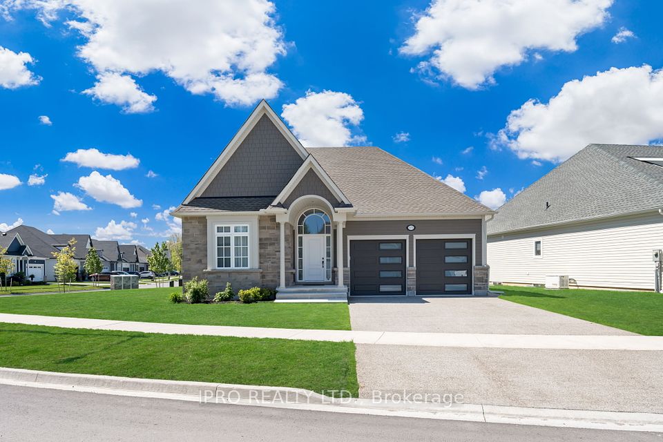 3571 Whispering Woods