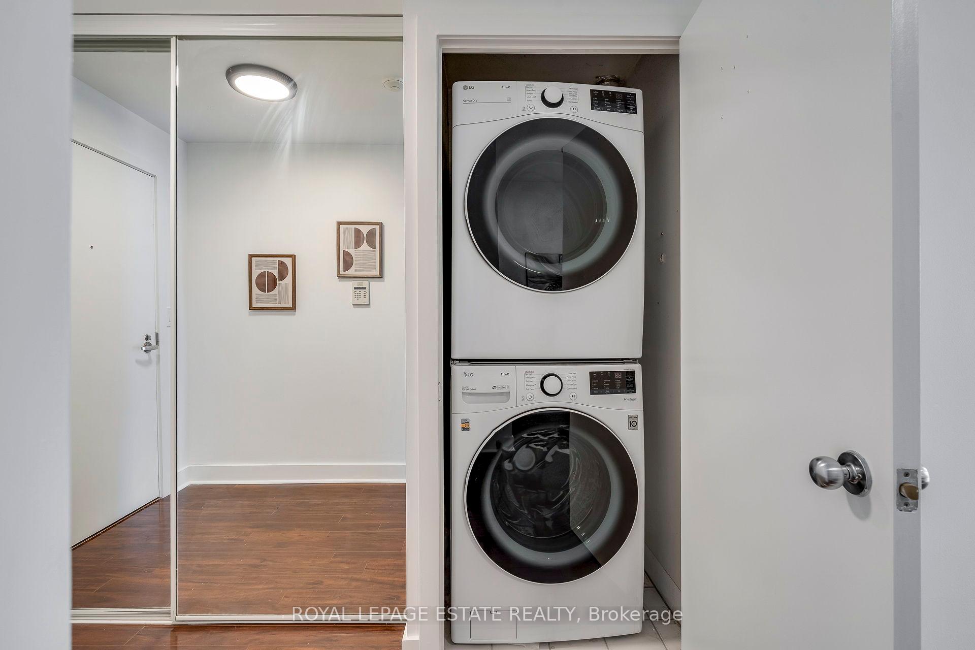 2 Bedrooms Condo at 168 King, Toronto For sale