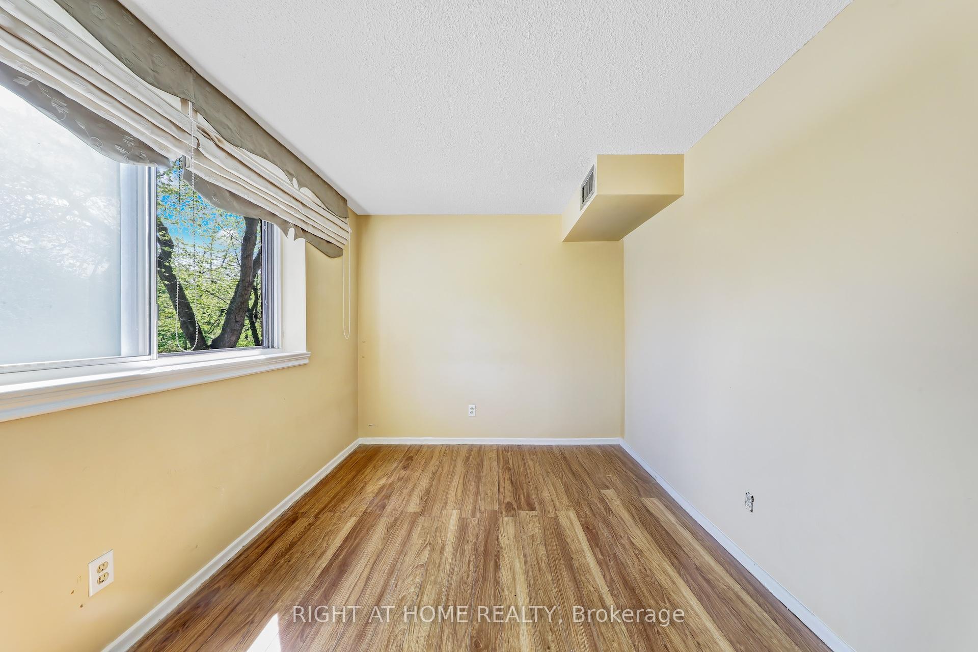 3 Bedrooms Condo at 1665 Victoria Park, Toronto For sale