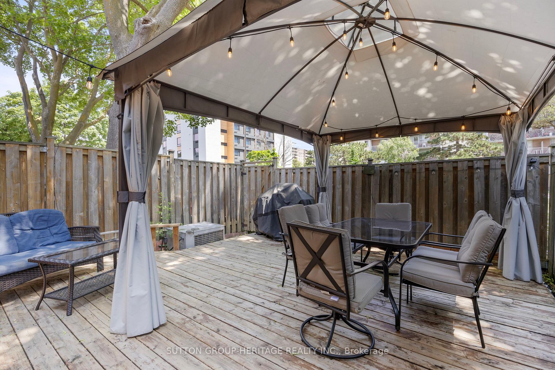 4 Bedrooms Condo at 40 Dundalk, Toronto For sale