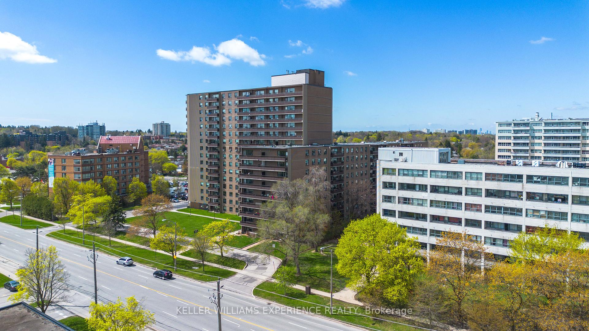 2 Bedrooms Condo at 180 Markham, Toronto For sale