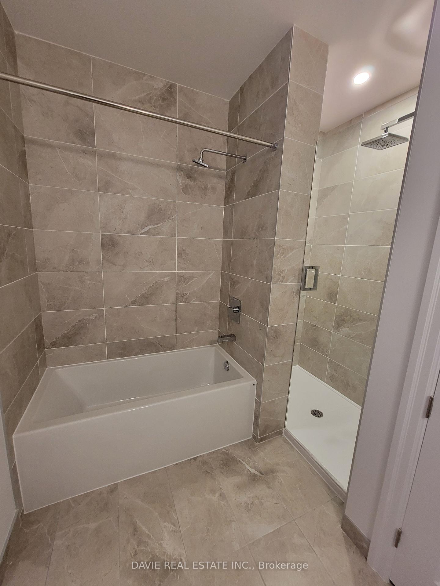 2 Bedrooms Condo at 30 Elm, Mississauga For sale