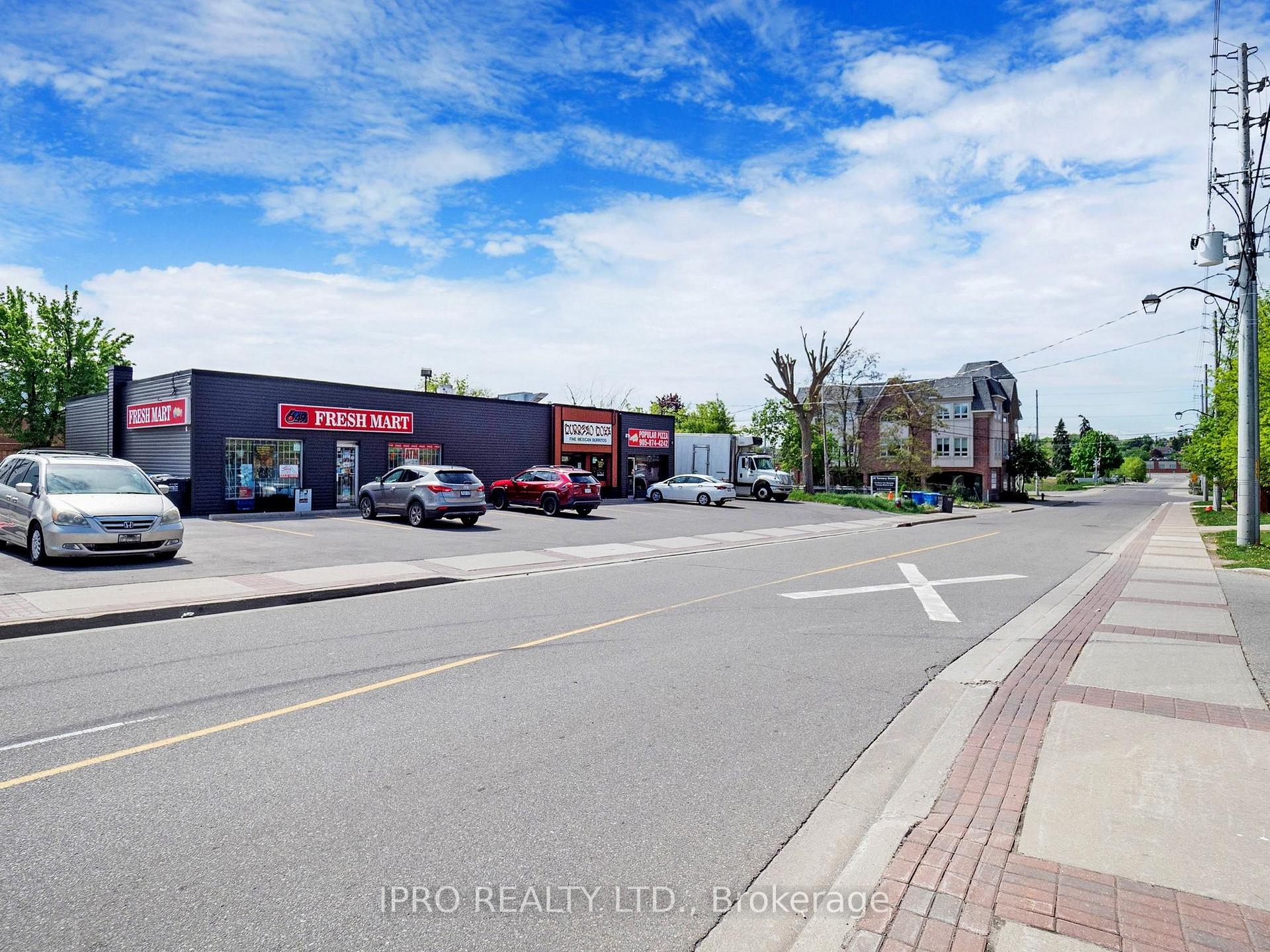 2 Bedrooms Condo at 32 Tannery, Mississauga For sale