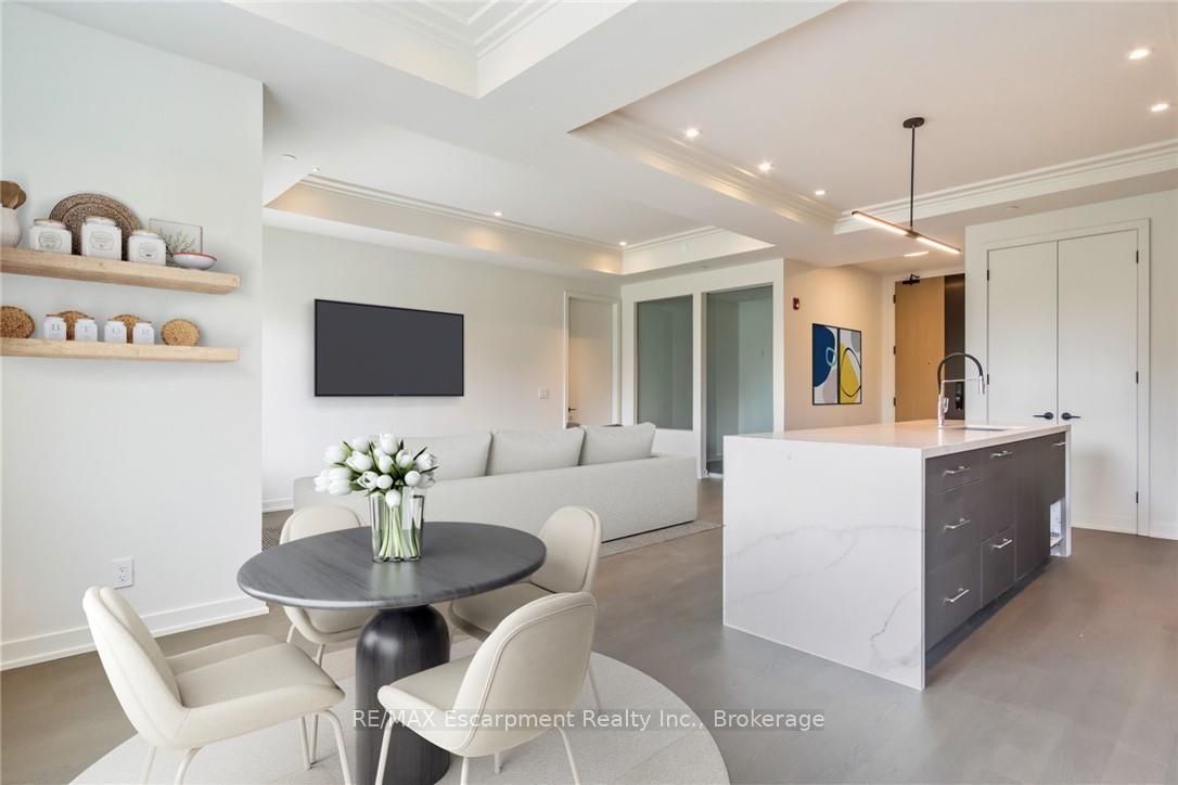 4 Bedrooms Condo at 123 Maurice, Oakville For sale