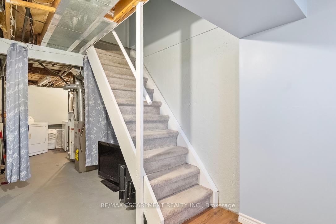 3 Bedrooms Condo at 1301 Upper Gage, Hamilton For sale