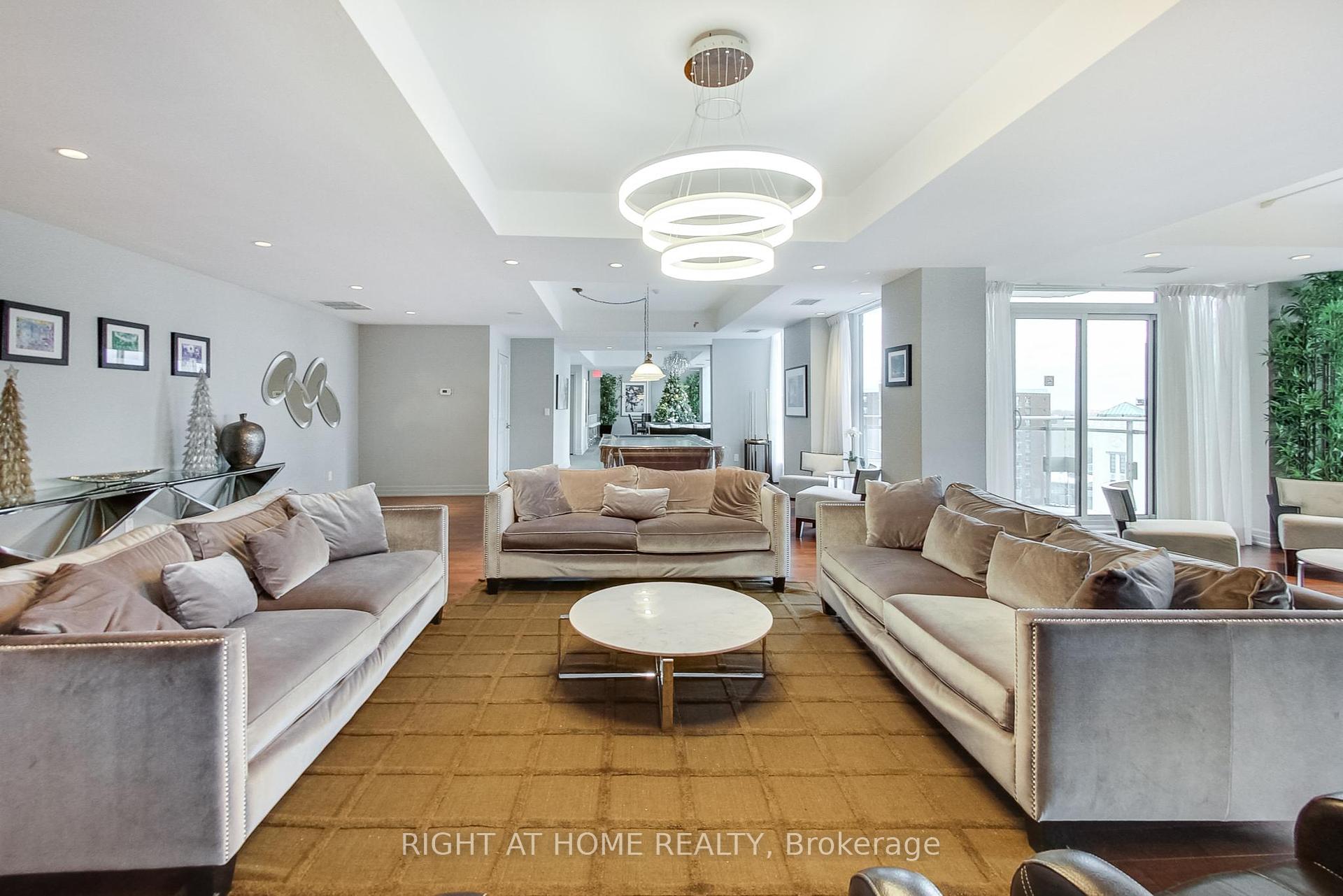 2 Bedrooms Condo at 628 Fleet, Toronto For sale