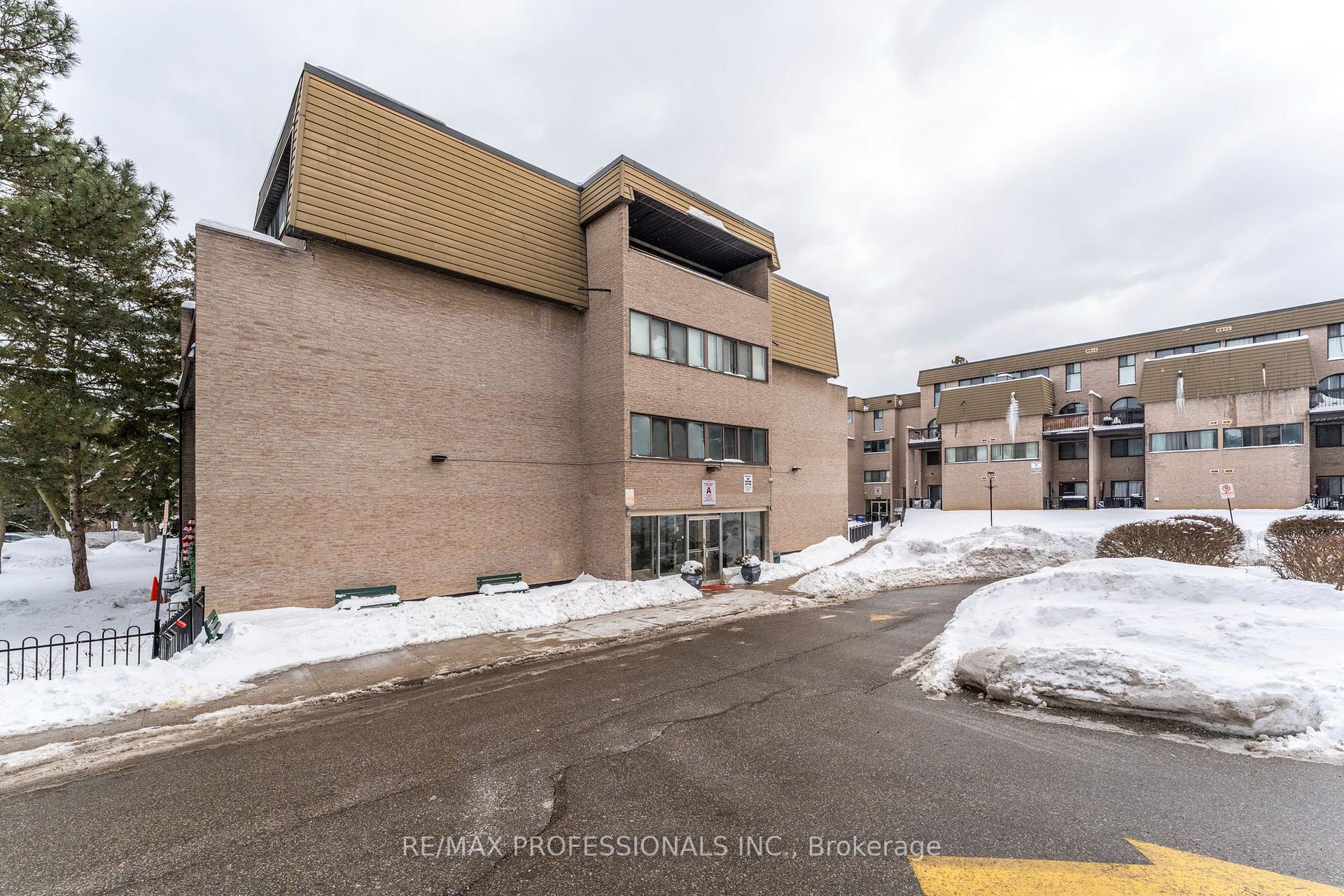 3 Bedrooms Condo at 2095 Roche,  Mississauga For sale