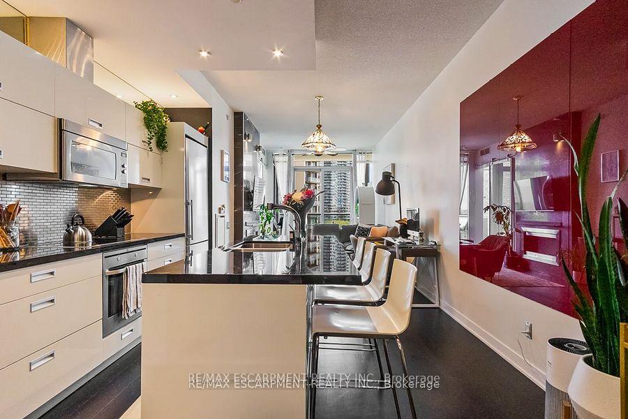 2 Bedrooms Condo at 88 Park Lawn, Toronto For sale