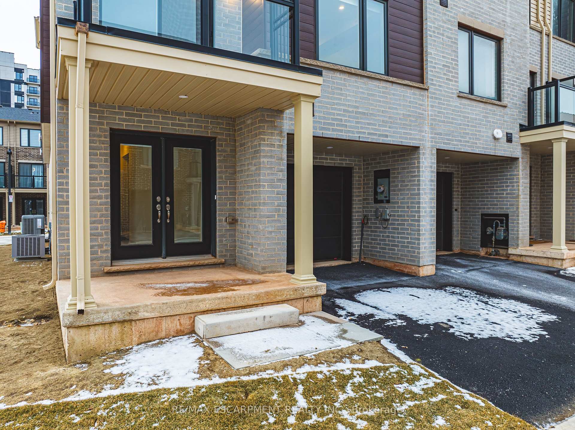 3 Bedrooms Condo at 55 Dryden,  Hamilton For sale