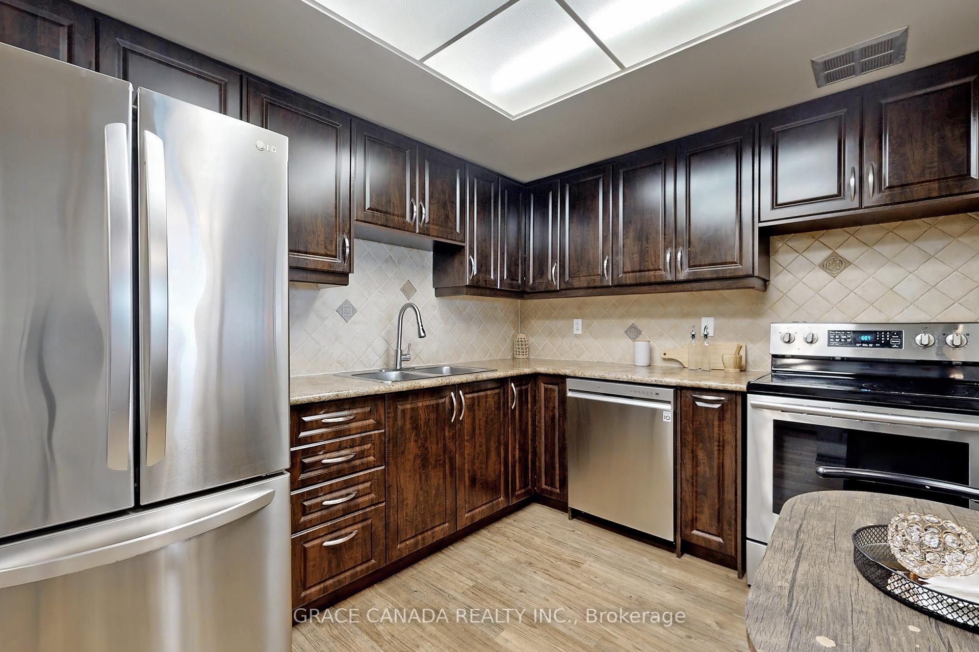 2 Bedrooms Condo at 10 Dean Park, Toronto For sale