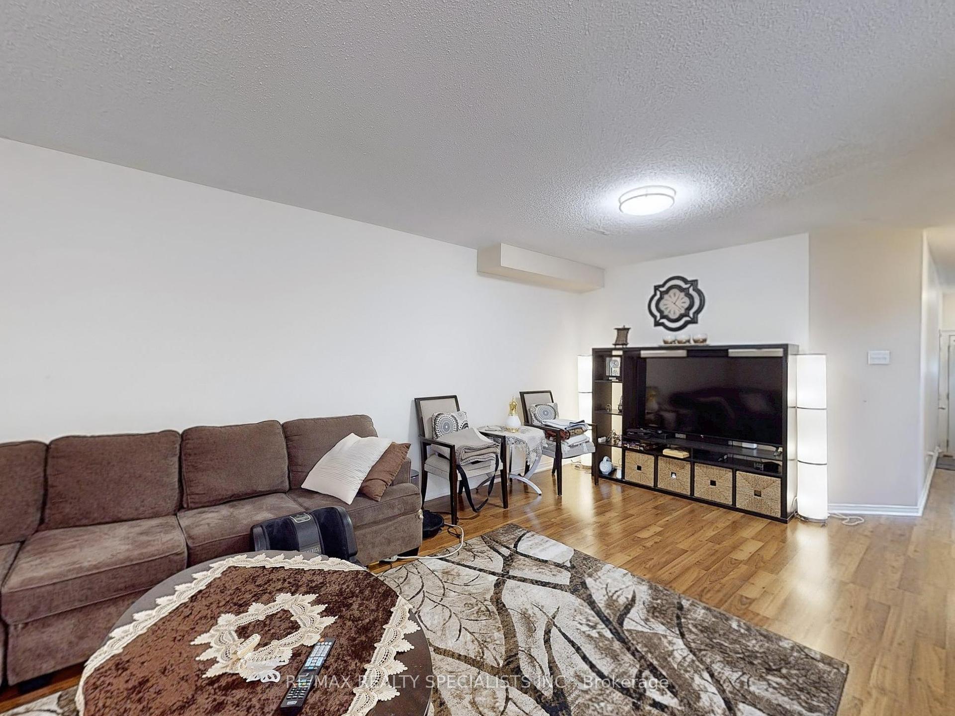 3 Bedrooms Condo at 5223 Fairford,  Mississauga For sale