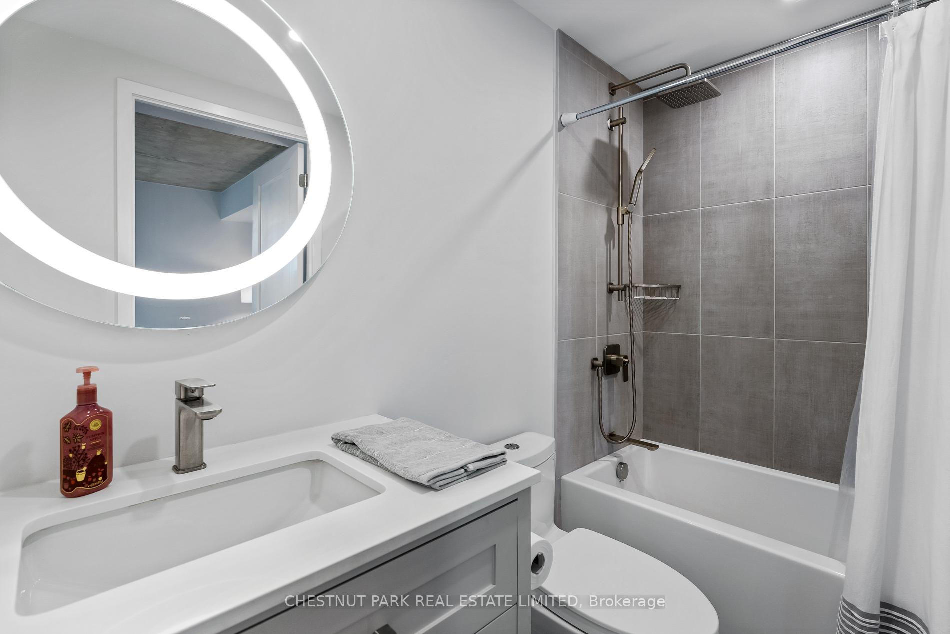 2 Bedrooms Condo at 285 Mutual, Toronto For sale