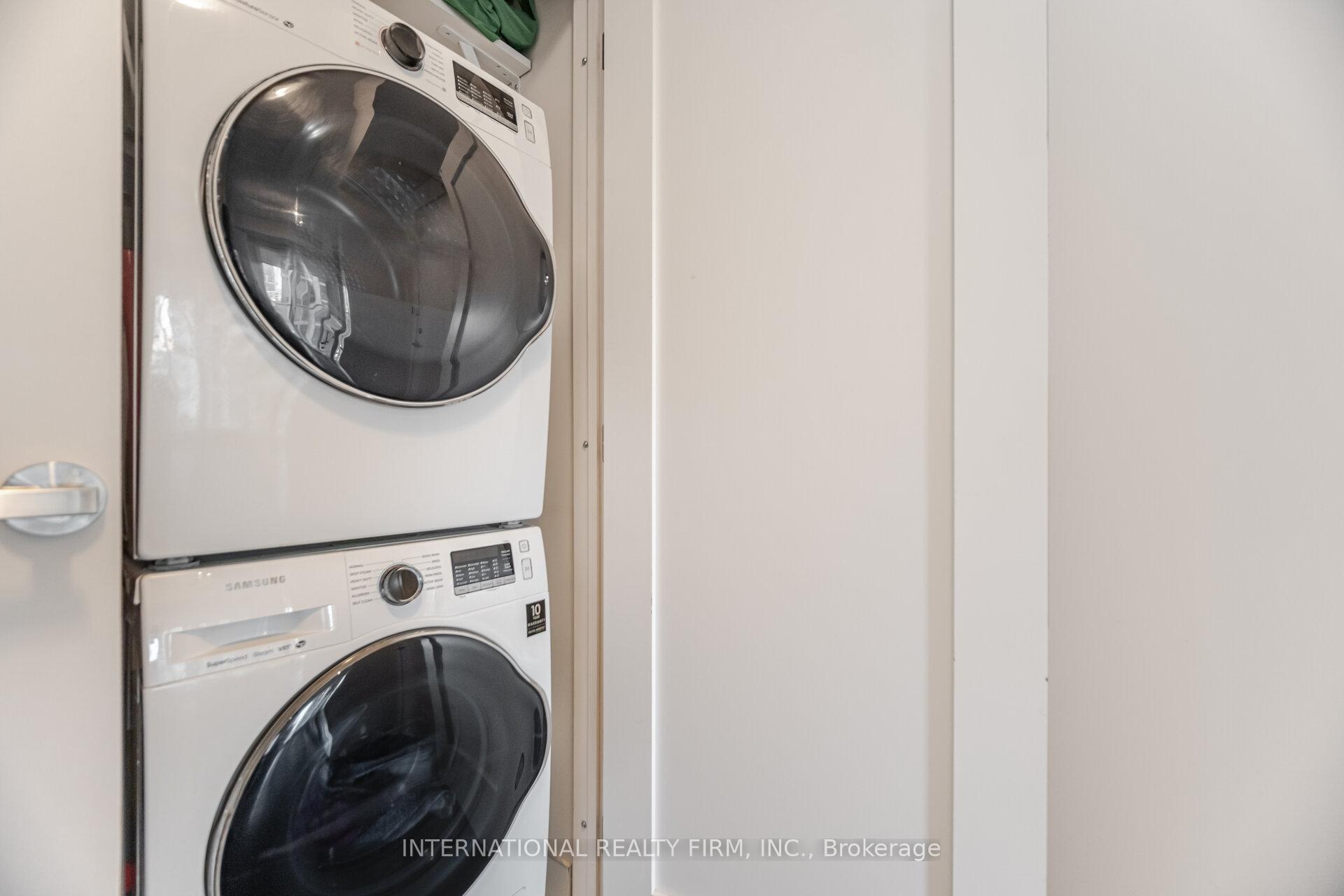 2 Bedrooms Condo at 99 Broadway, Toronto For sale