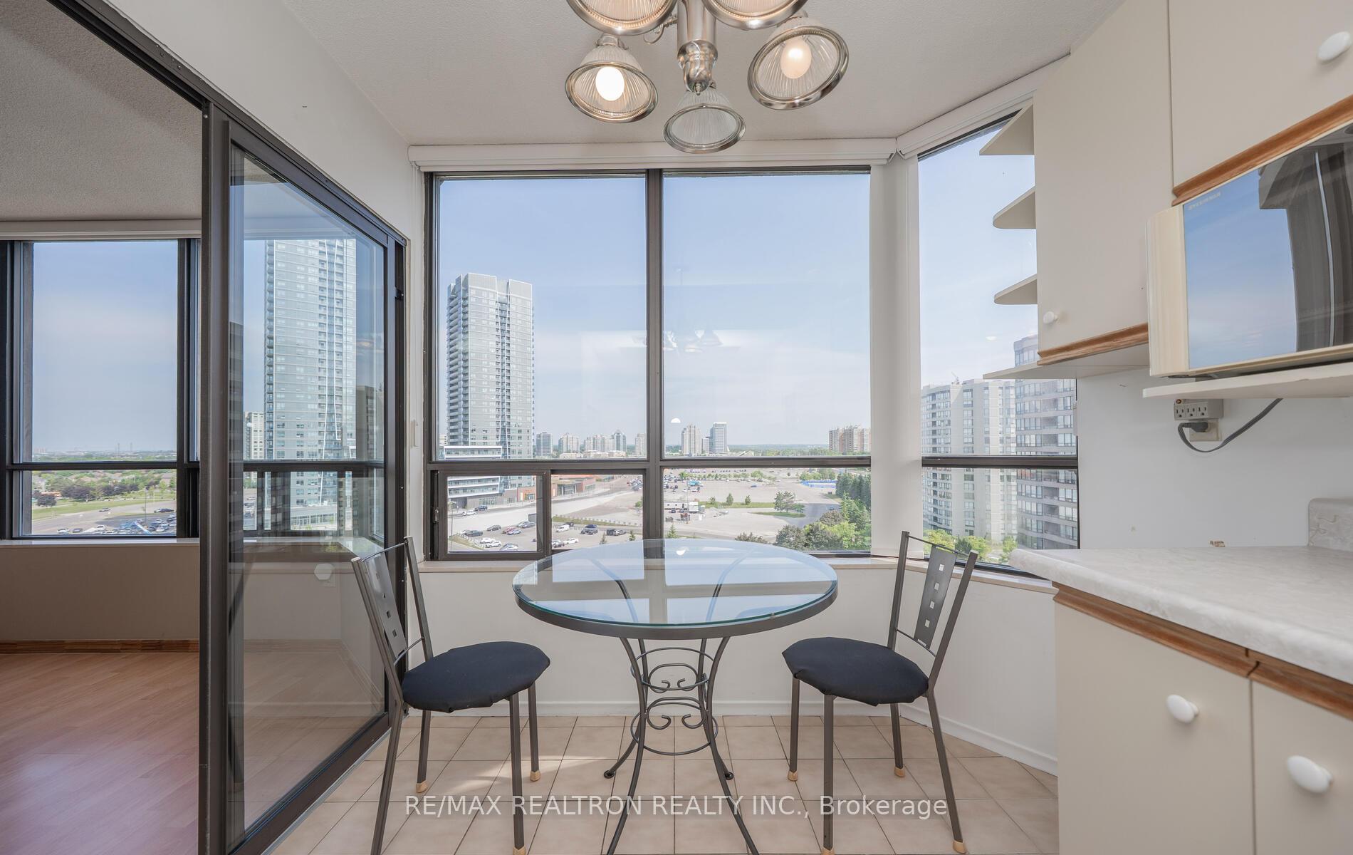 2 Bedrooms Condo at 7420 Bathurst, Vaughan For sale