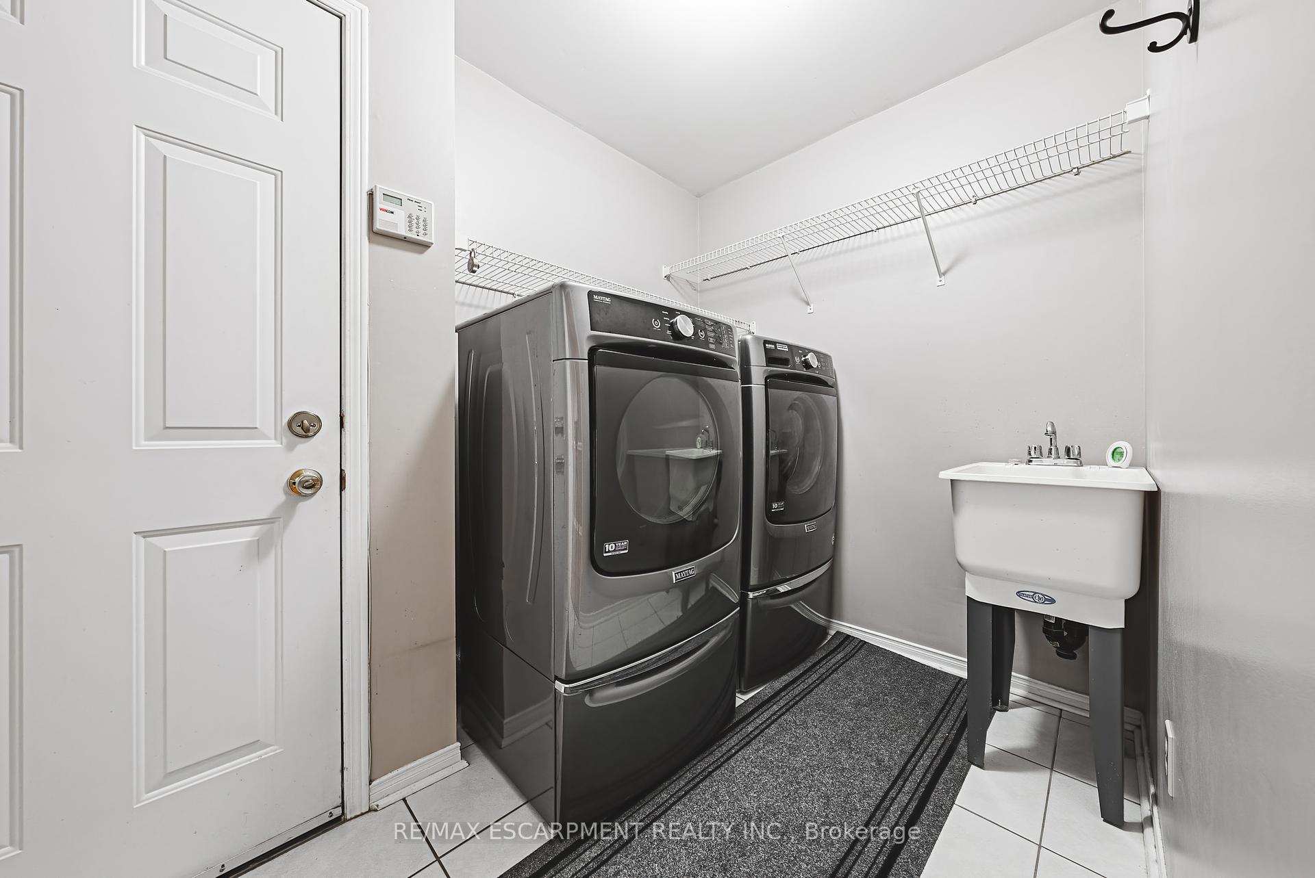 3 Bedrooms Condo at 3333 New,  Burlington For sale