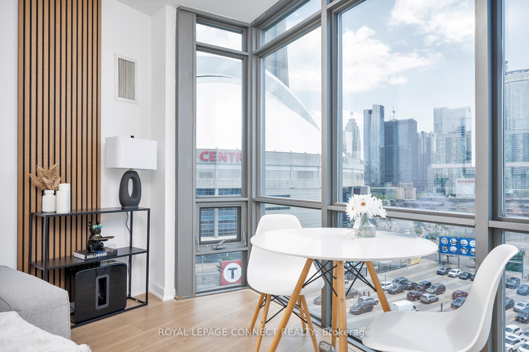 3 Bedrooms Condo at 5 Mariner, Toronto For sale