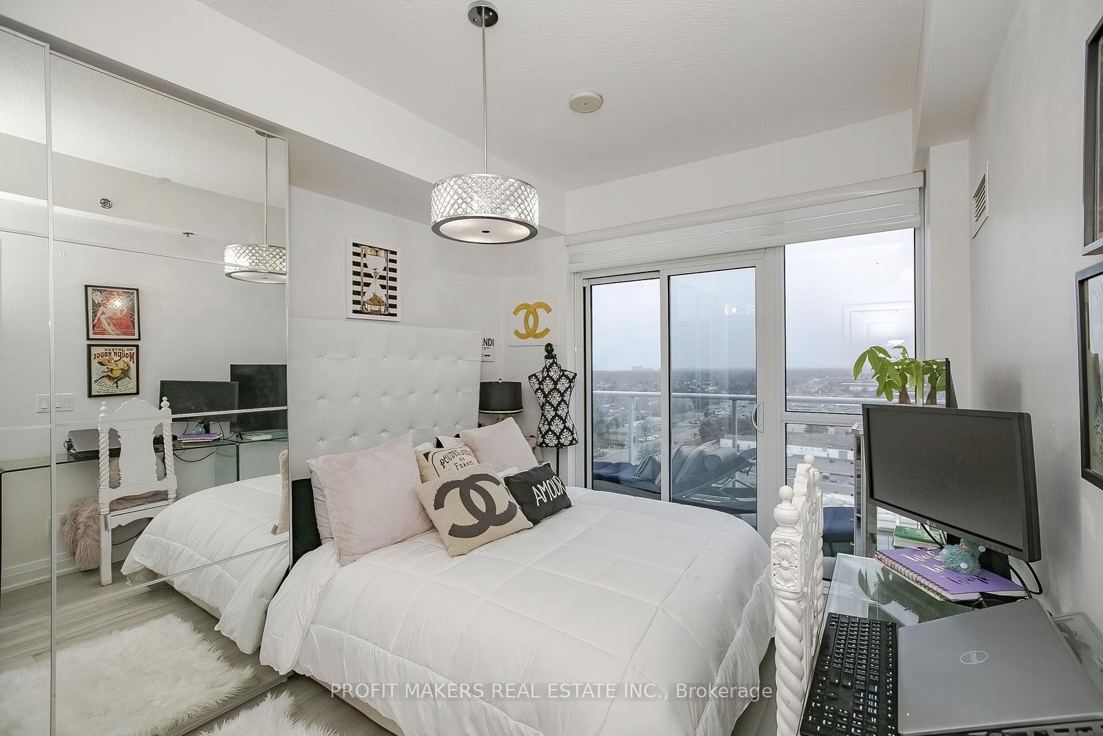 3 Bedrooms Condo at 65 Speers, Oakville For sale