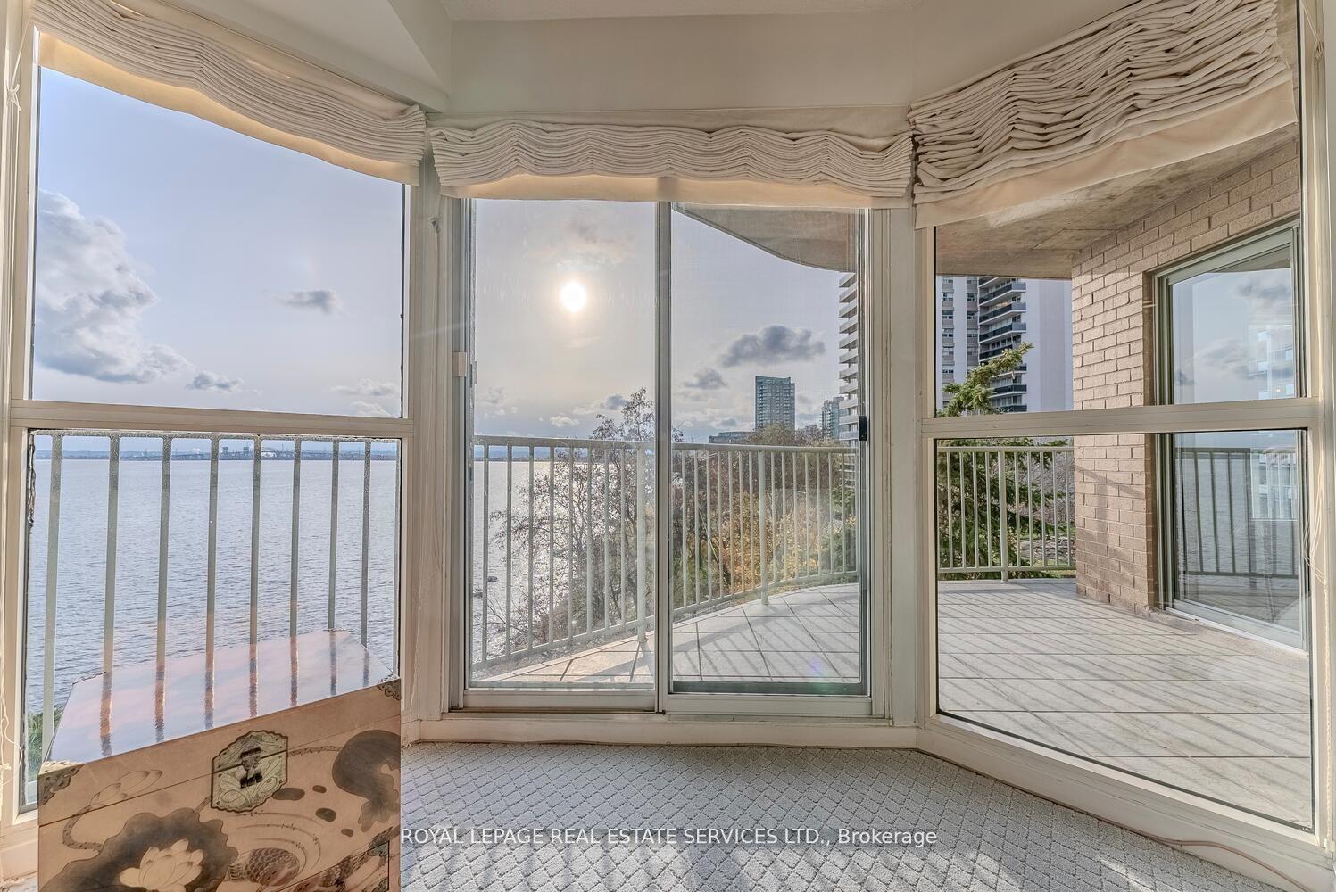 2 Bedrooms Condo at 2190 Lakeshore,  Burlington For sale