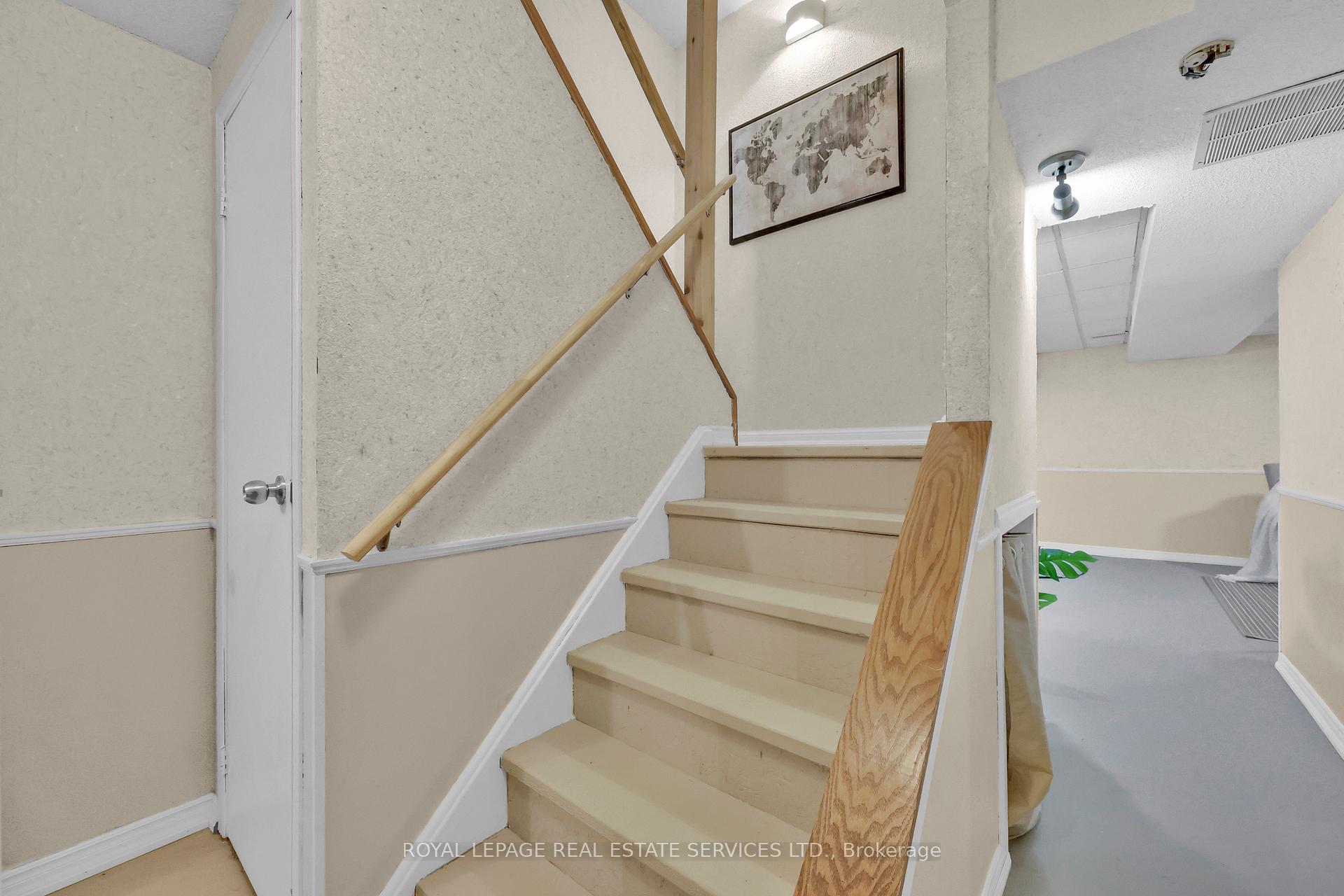 3 Bedrooms Condo at 3125 Fifth, Mississauga For sale