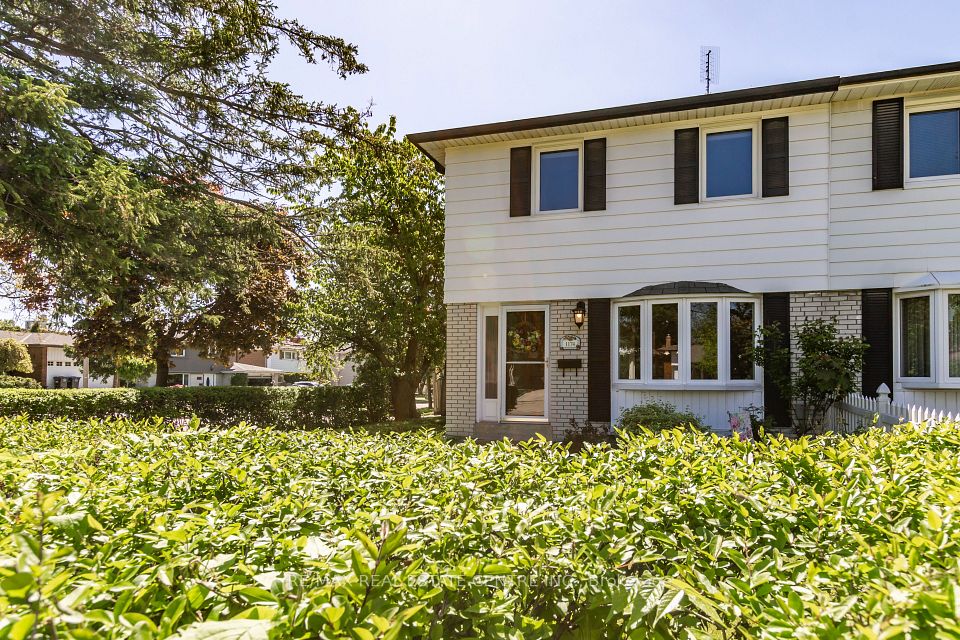 1174 Fairdale Drive, Mississauga, ON L5C 1K4