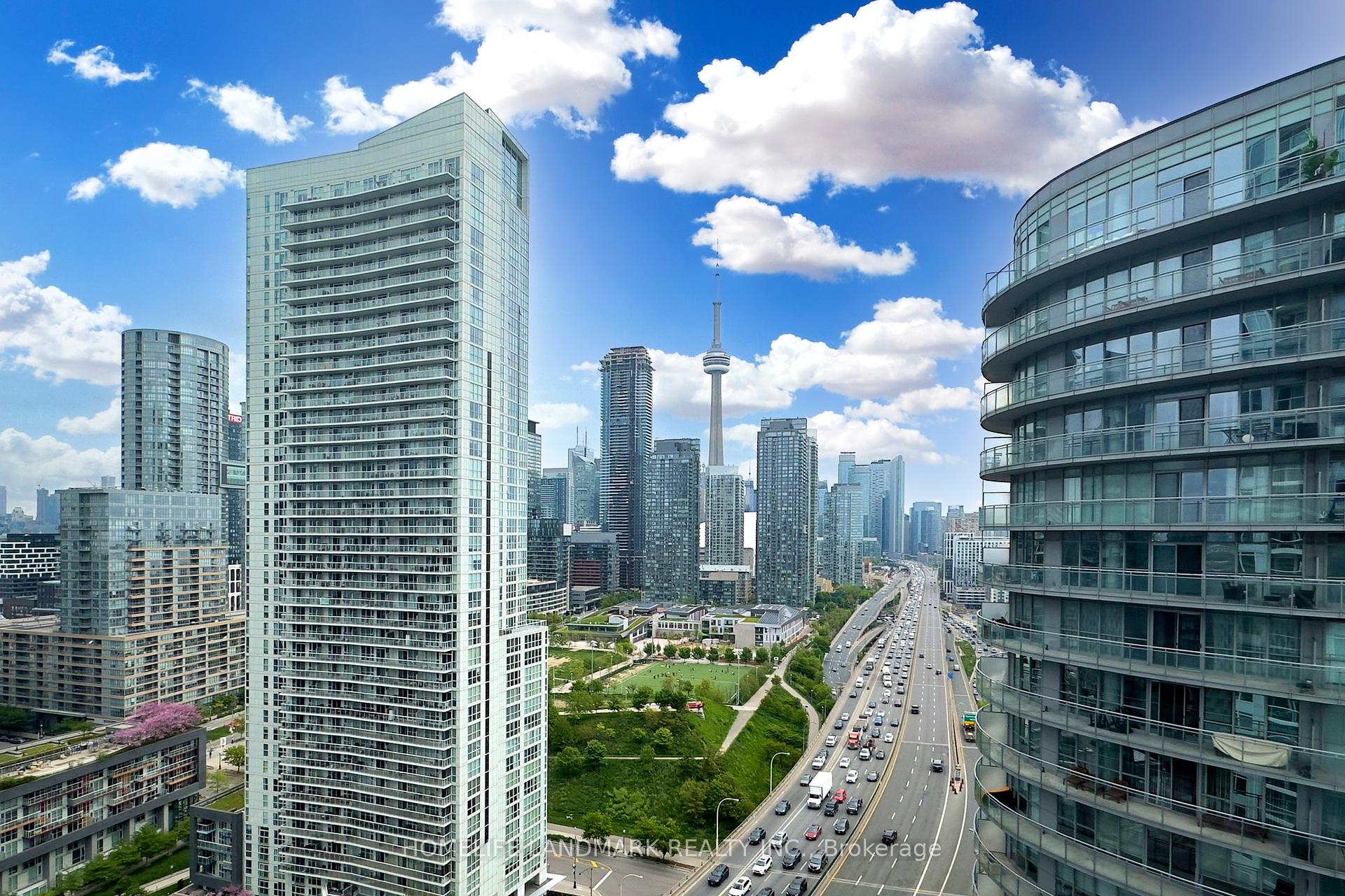 2 Bedrooms Condo at 17 Bathurst, Toronto For sale
