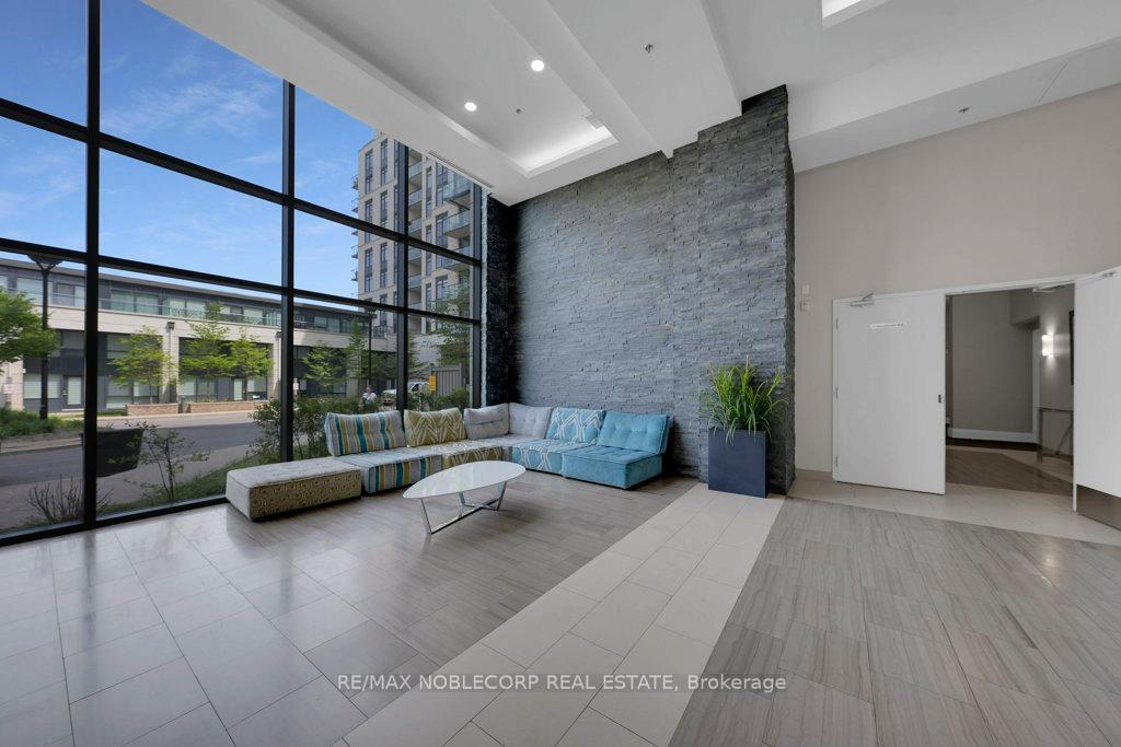 2 Bedrooms Condo at 12 Woodstream, Vaughan For sale