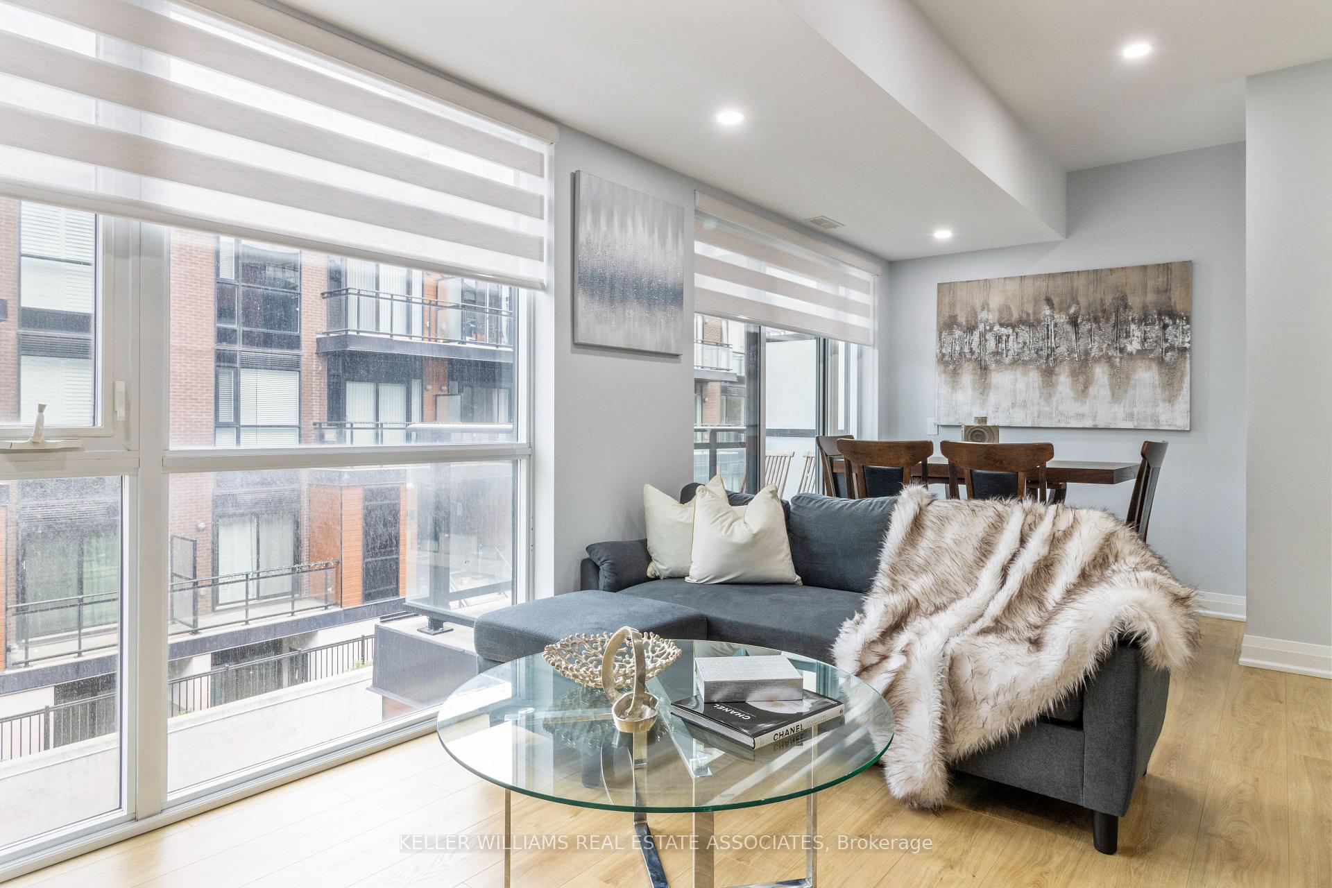 2 Bedrooms Condo at 5289 Highway 7, Vaughan For sale