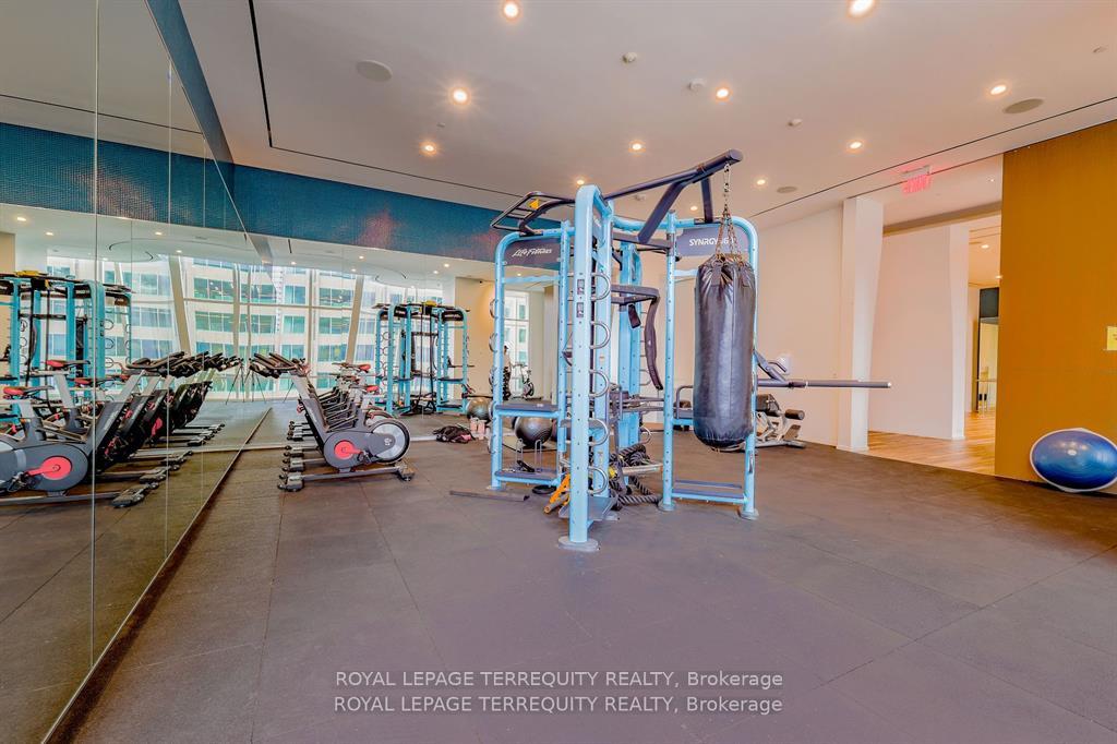 2 Bedrooms Condo at 1 Bloor, Toronto For sale