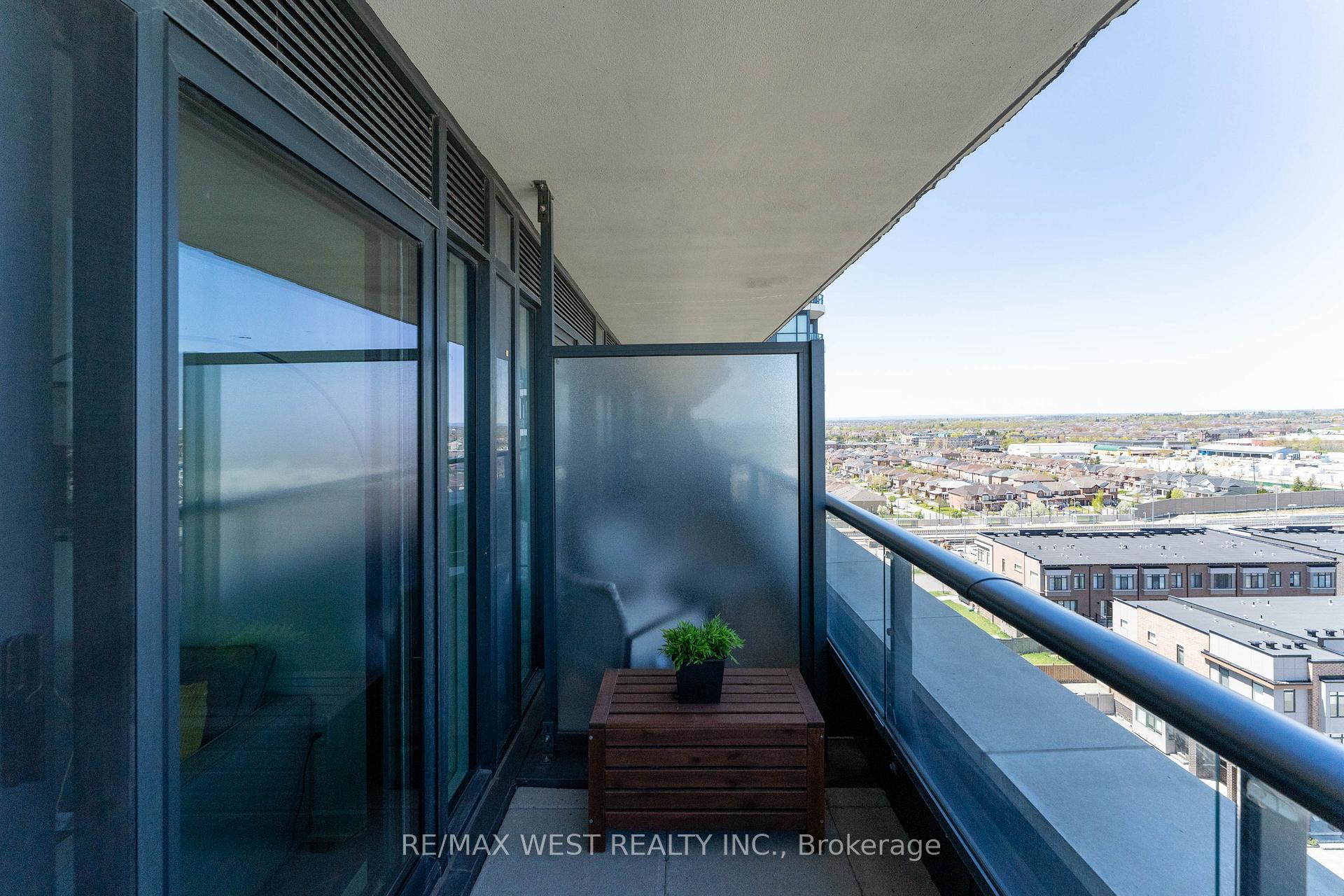 1 Bedroom Condo at 100 Eagle Rock, Vaughan For sale
