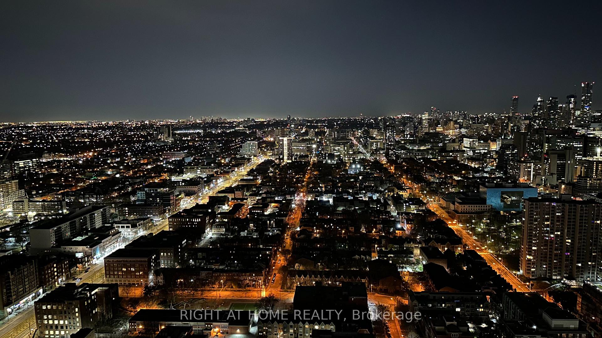 3 Bedrooms Condo at 108 Peter, Toronto For sale
