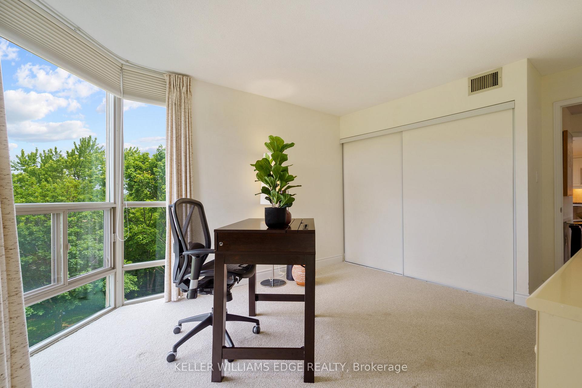 2 Bedrooms Condo at 5090 Pinedale, Burlington For sale