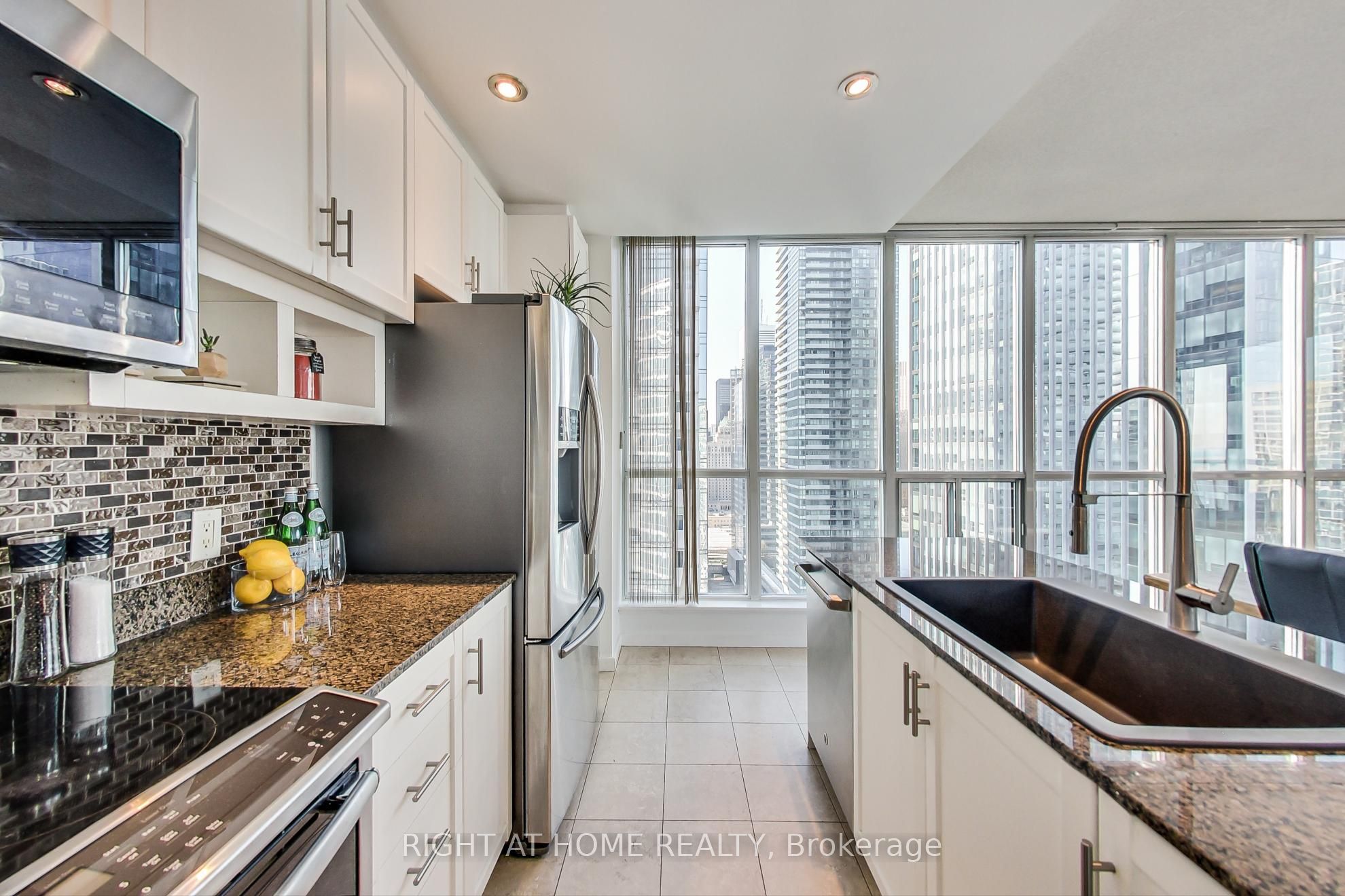 8 York Street W, #3102