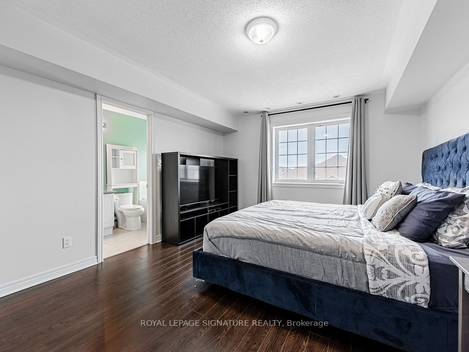 Primary Bedroom w/4-piece Ensuite
