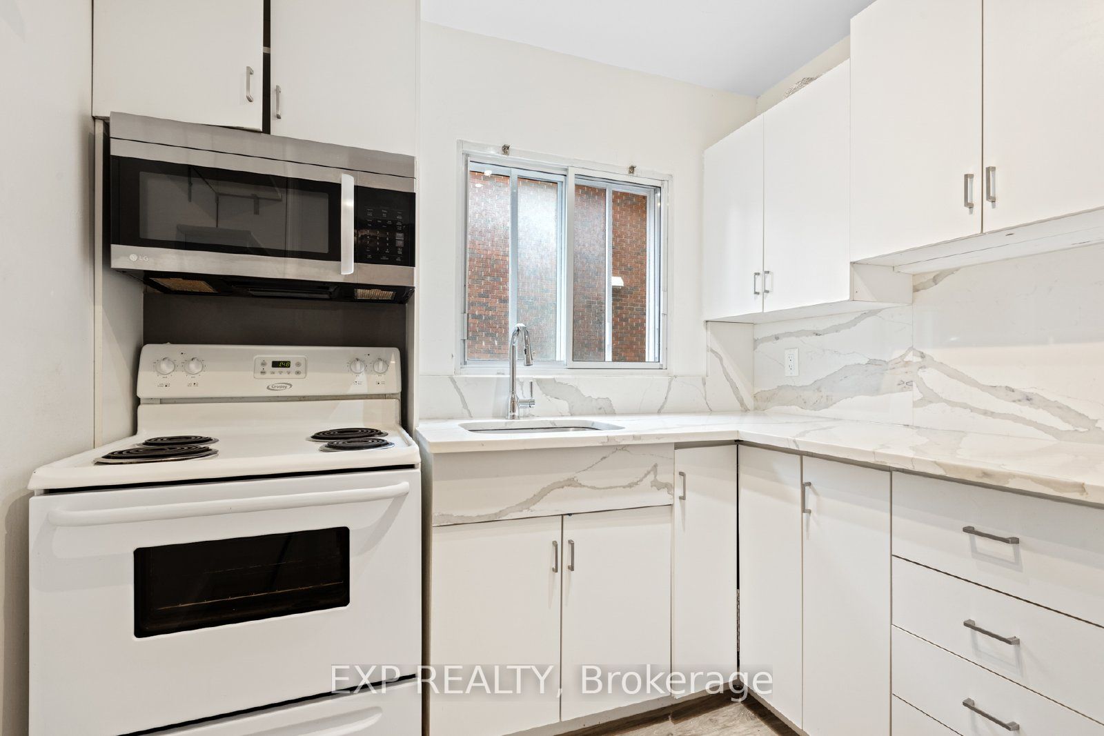 244 Westhaven Crescent, WestboroHamptonPark, ON K1Z 7G3
